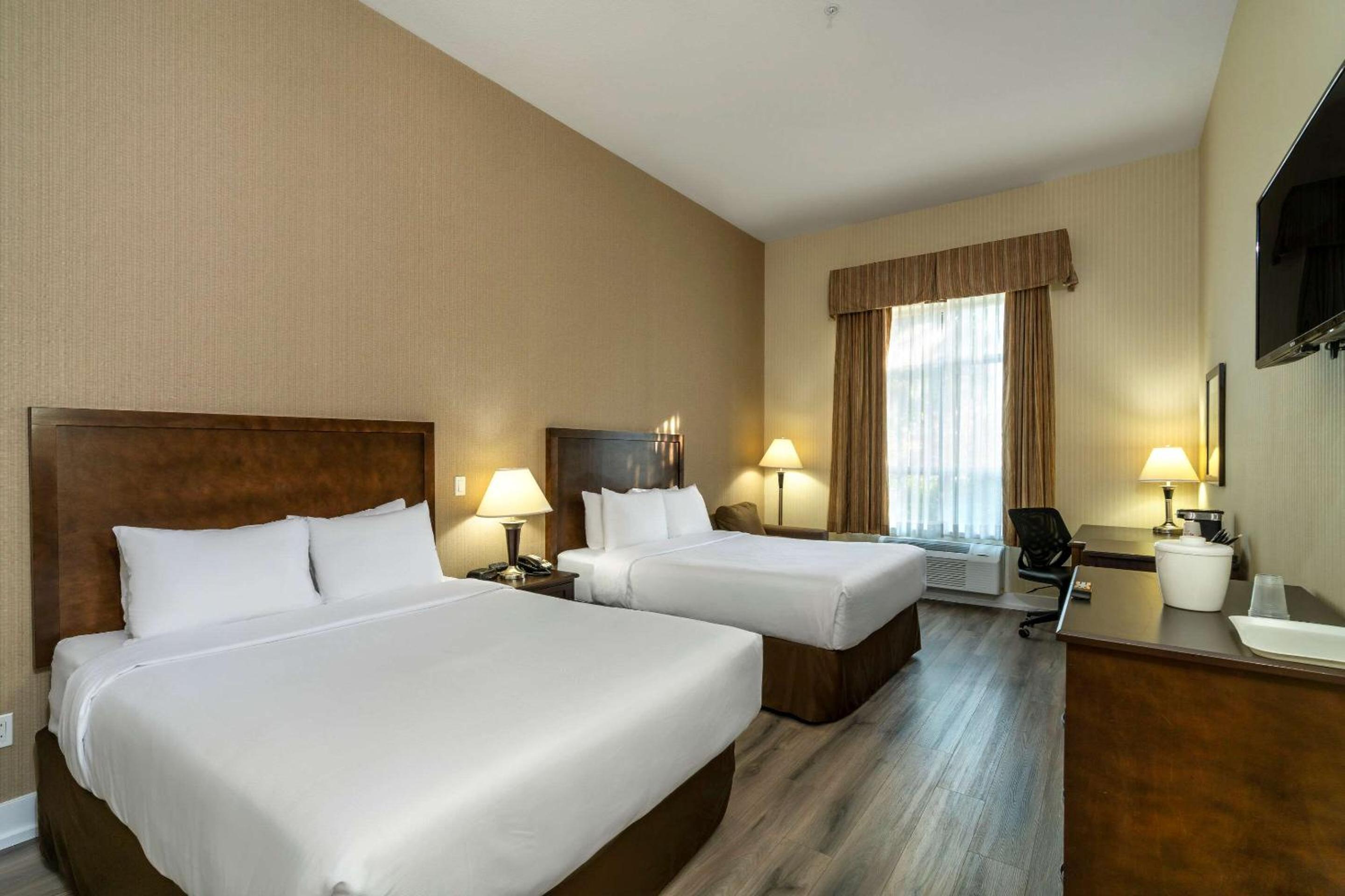 Surrey Vacations - Comfort Inn  Suites - Property Image 36