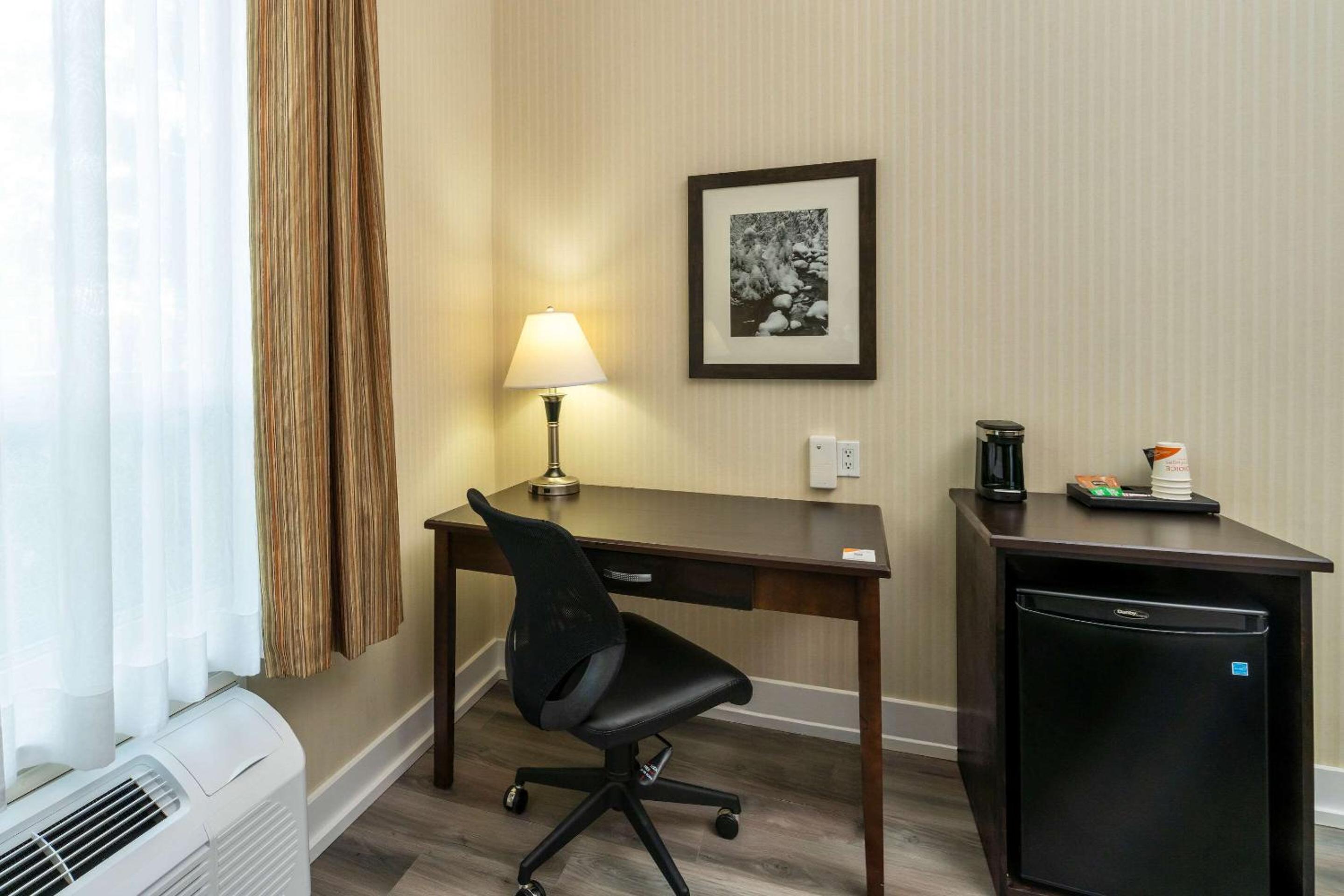 Surrey Vacations - Comfort Inn  Suites - Property Image 38