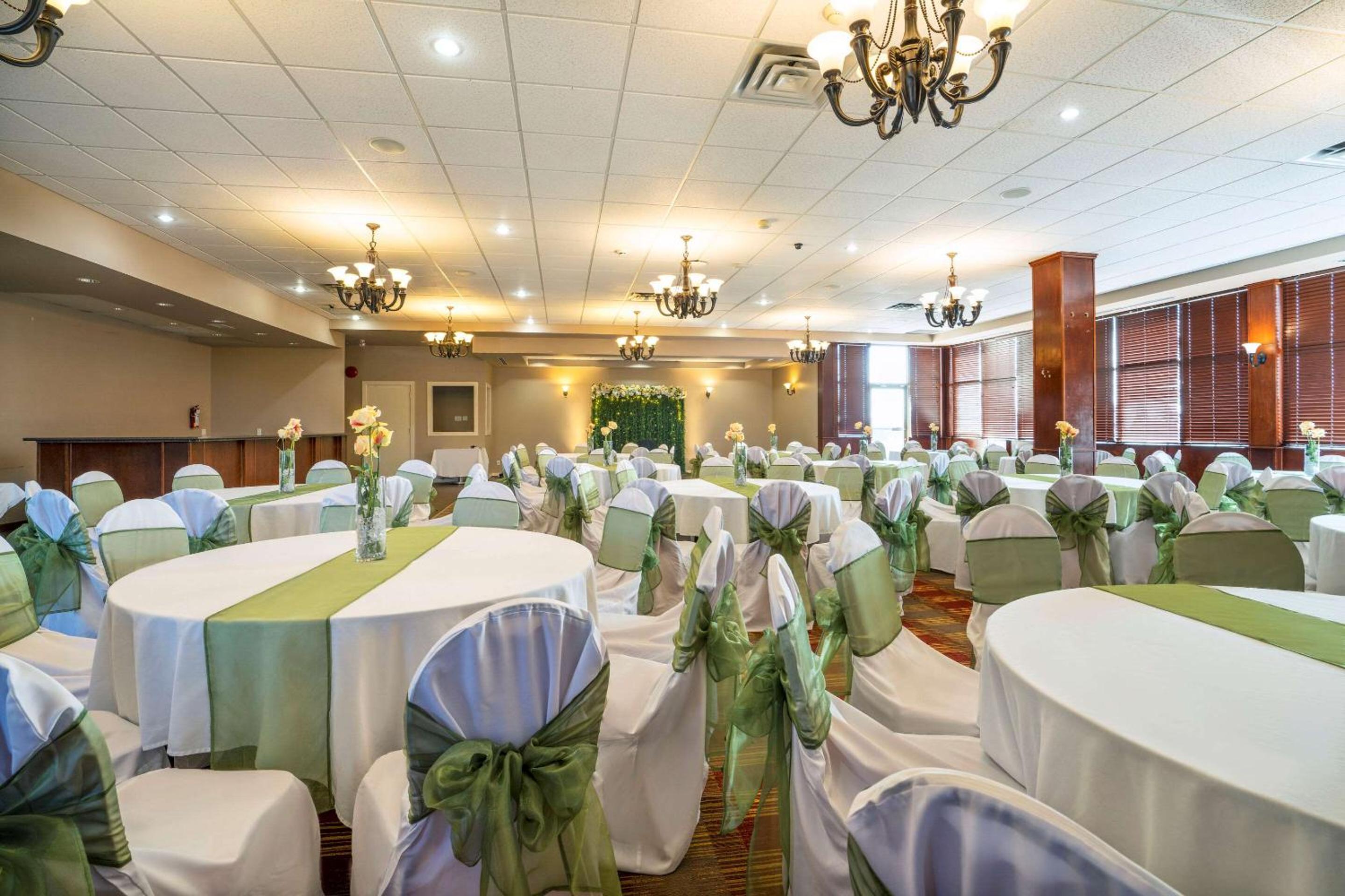 Surrey Vacations - Comfort Inn  Suites - Property Image 3