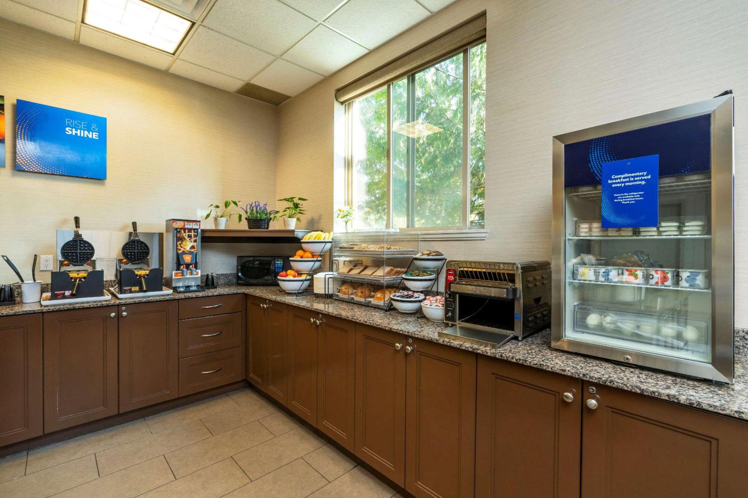 Surrey Vacations - Comfort Inn  Suites - Property Image 11