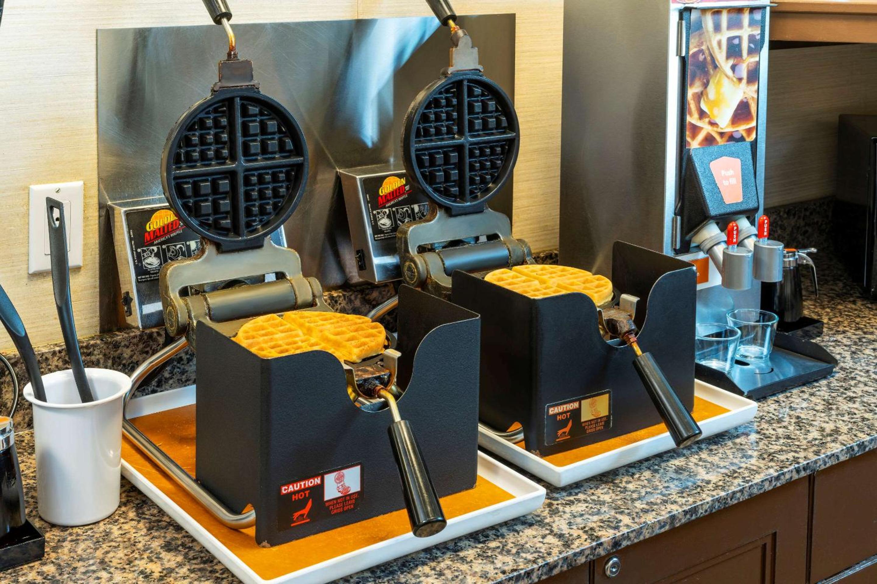 Surrey Vacations - Comfort Inn  Suites - Property Image 12