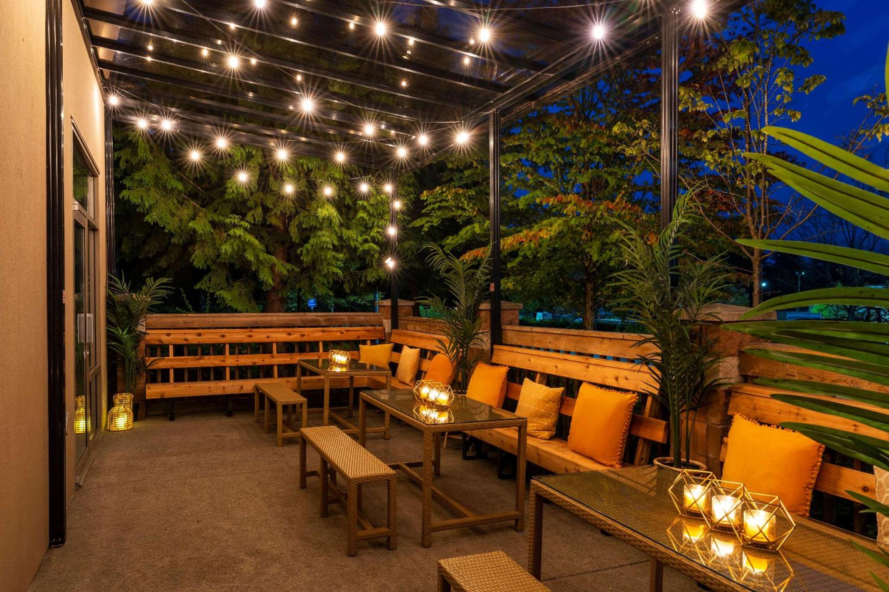 Surrey Vacations - Comfort Inn  Suites - Property Image 1