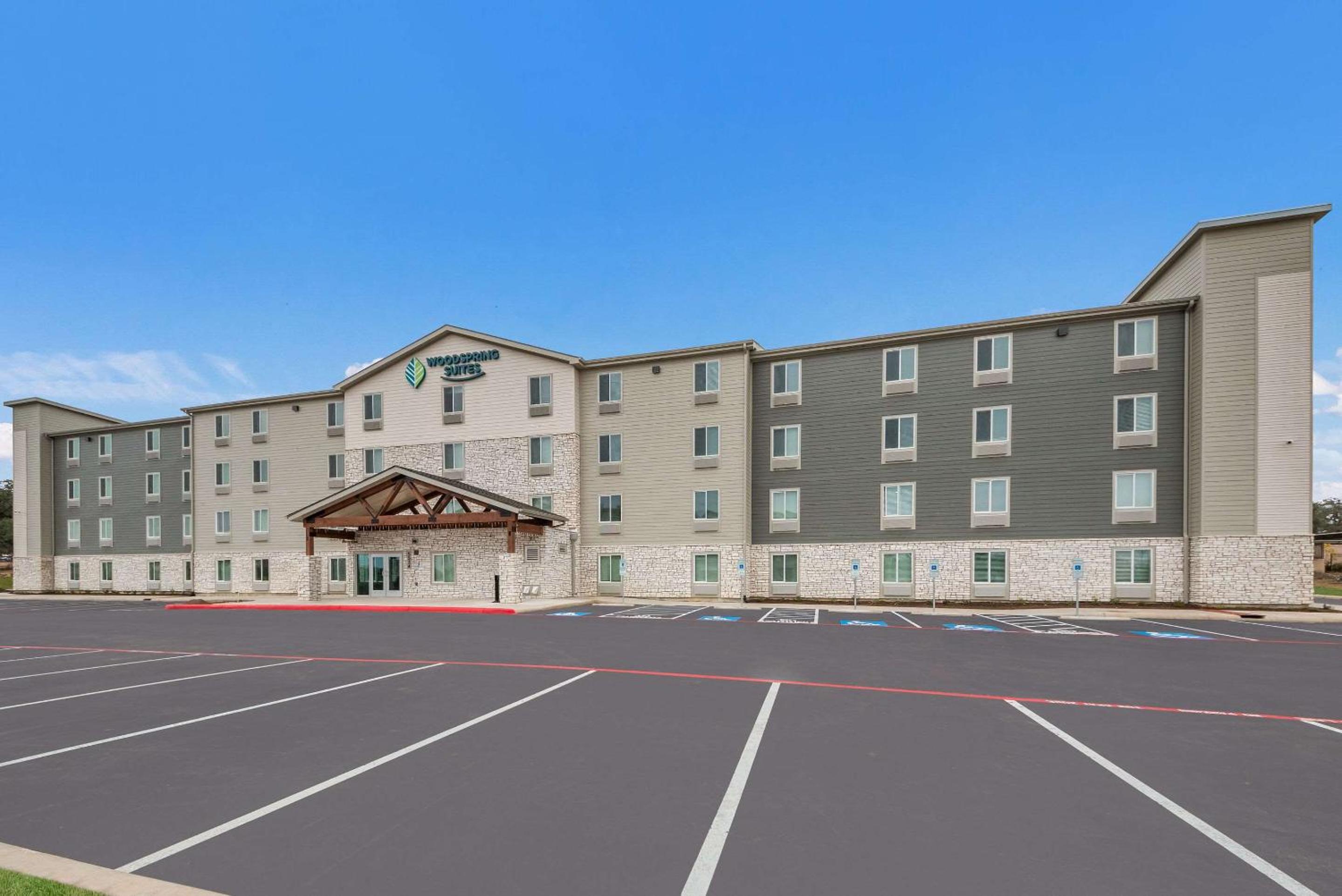 Hotel WoodSpring Suites San Antonio UTSA - Medical Center - Image 1