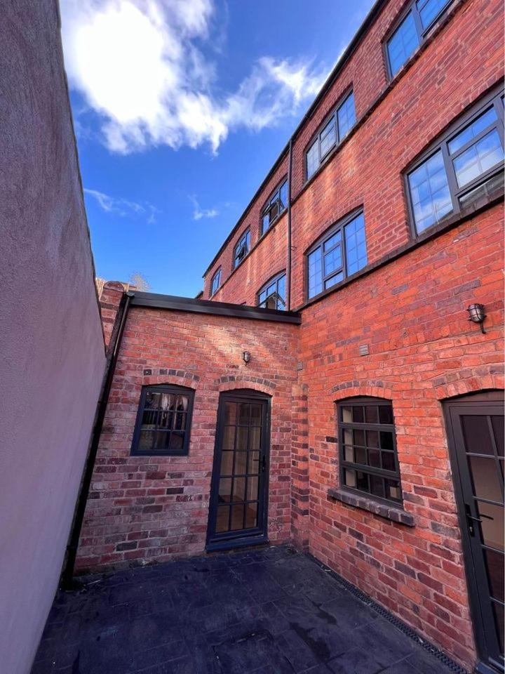 Hotel Beautiful En-suite Room with Bath Tub to Let in the Jewelry Quarter - Image 1