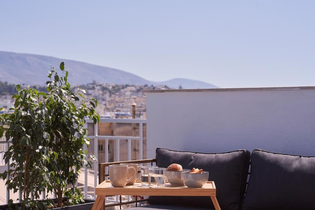 A Sunkissed retreat under the Acropolis