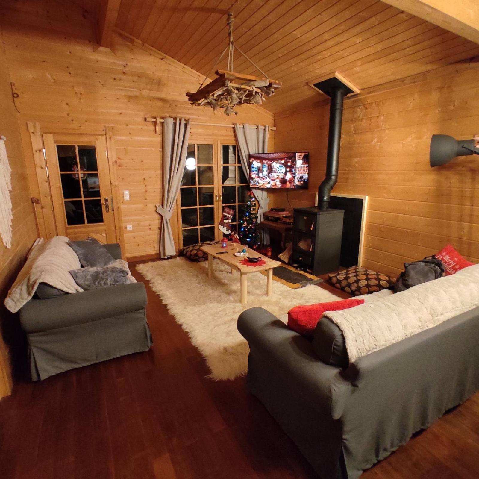 Riverside Forest Retreat-Chalet
