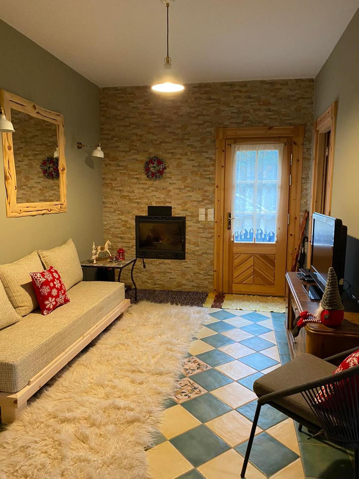 Riverside Forest Retreat-Chalet