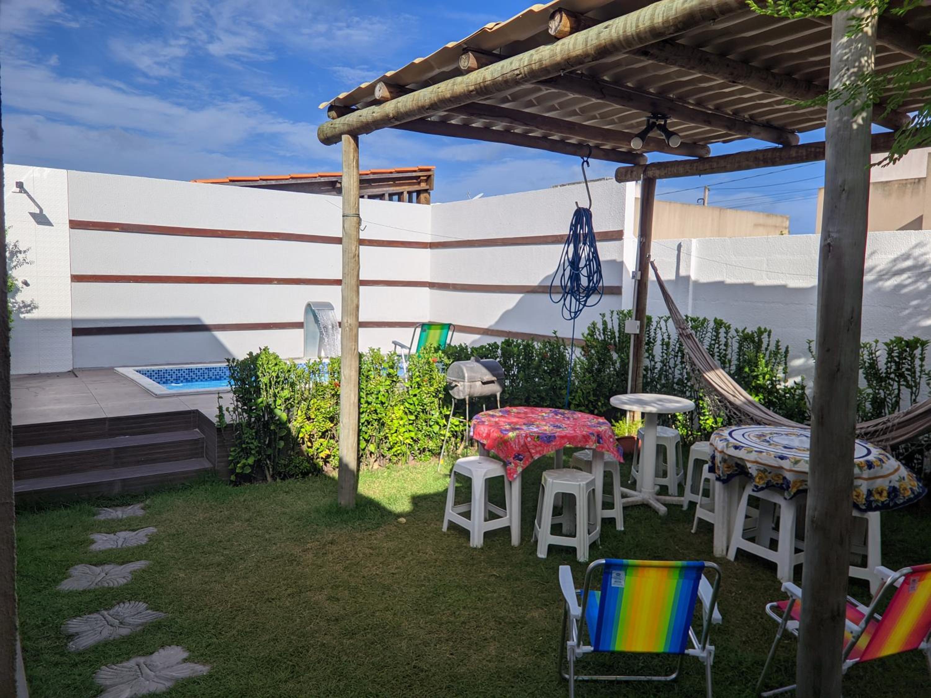Linda Casa com Piscina em Condomínio Fechado na Praia do Francês