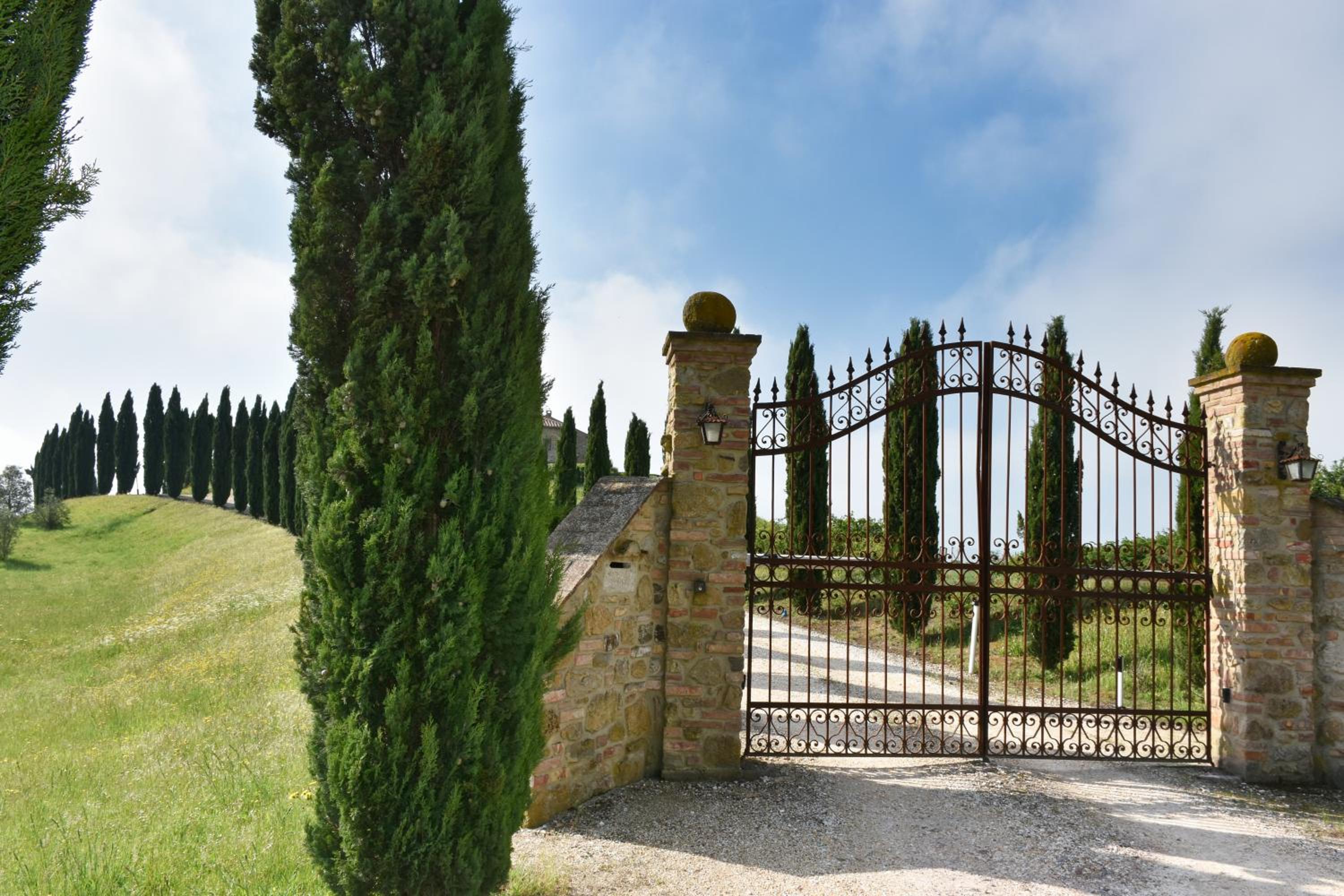 Podere Le Volpaie, Volterra, Tuscany view 5
