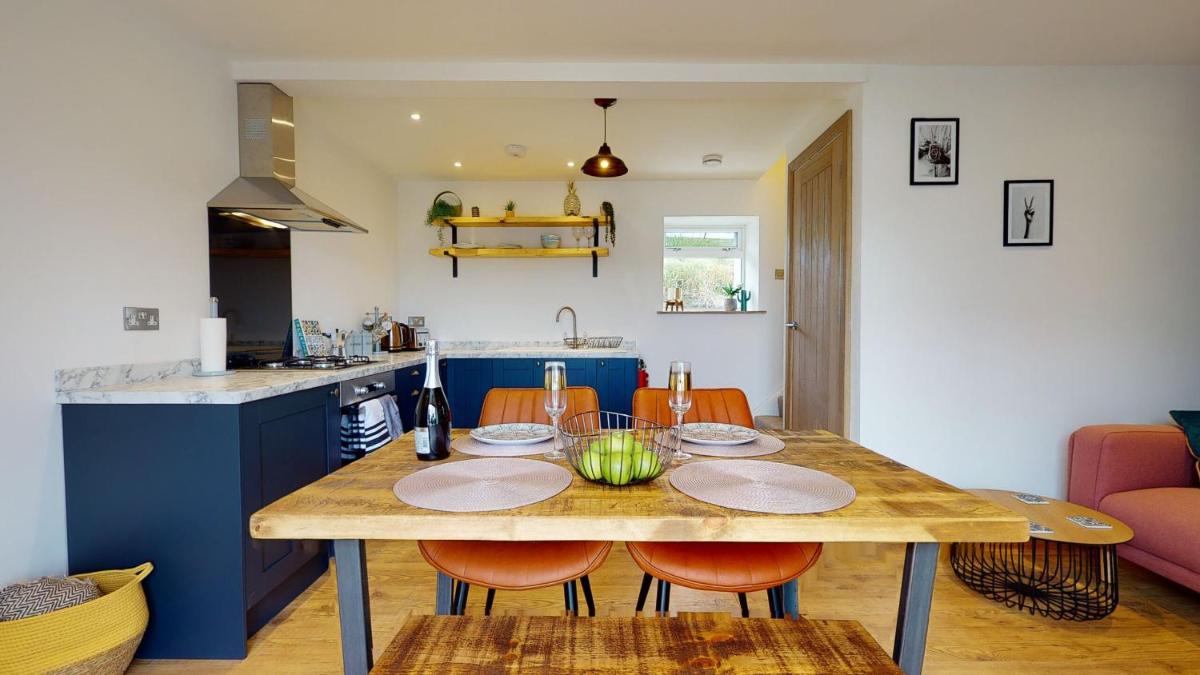 The Little Cottage by Truabode Holiday Lets & Short Lets Newquay - Parking, Wifi & Pet Friendly view 4