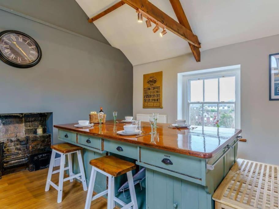 Yellow Welsh Cottage-Coastal Retreat Village View view 2