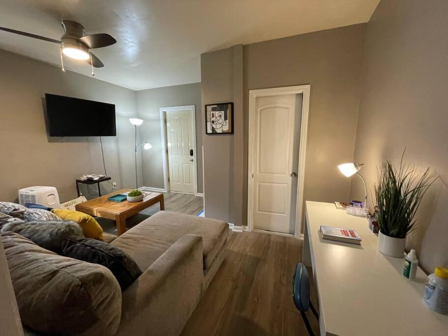 Red Line GUEST HOUSE apartment corporate housing view 5
