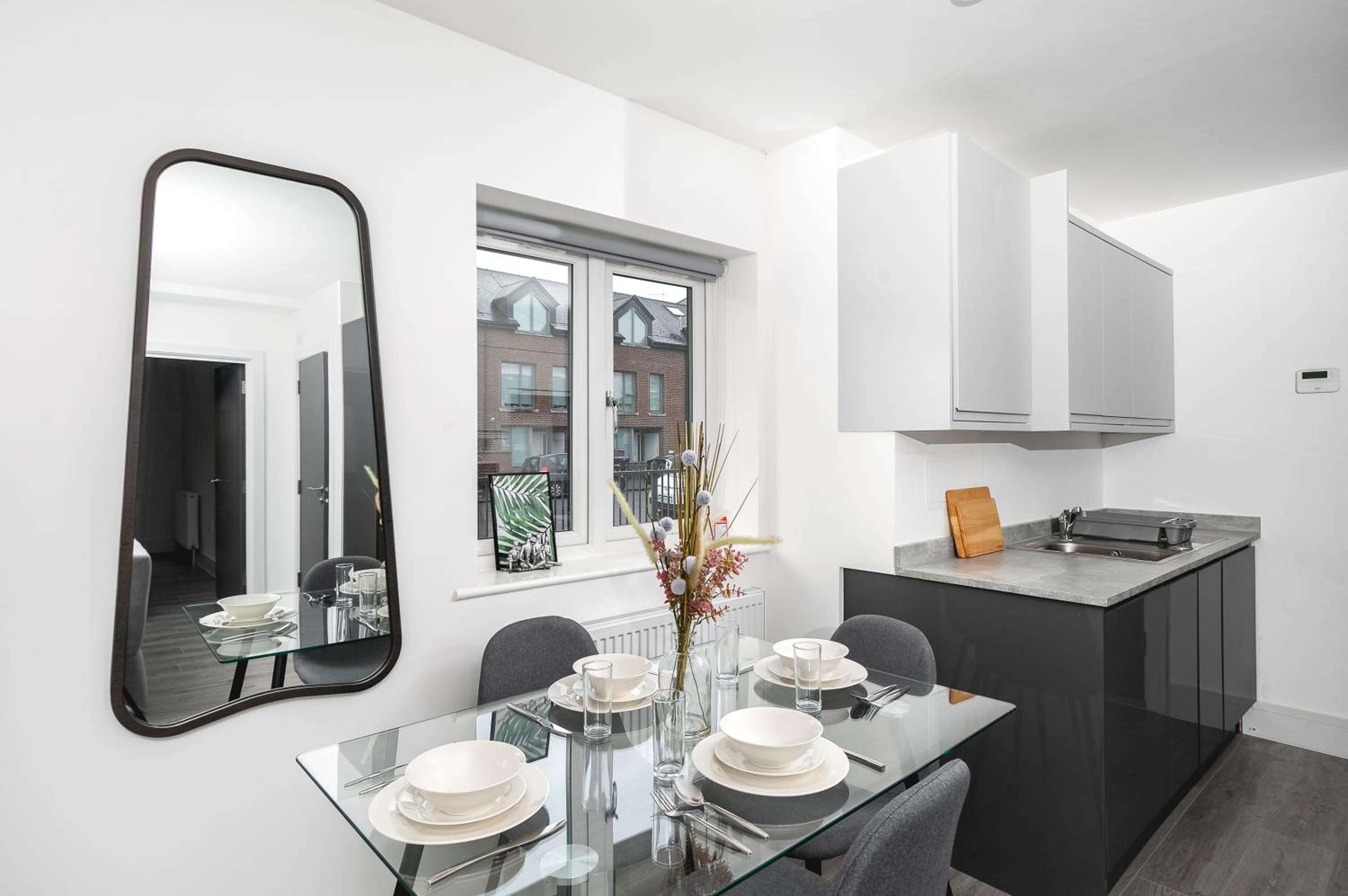 Skyvillion - London Enfield Chase Apartments with Parking & Wifi view 5