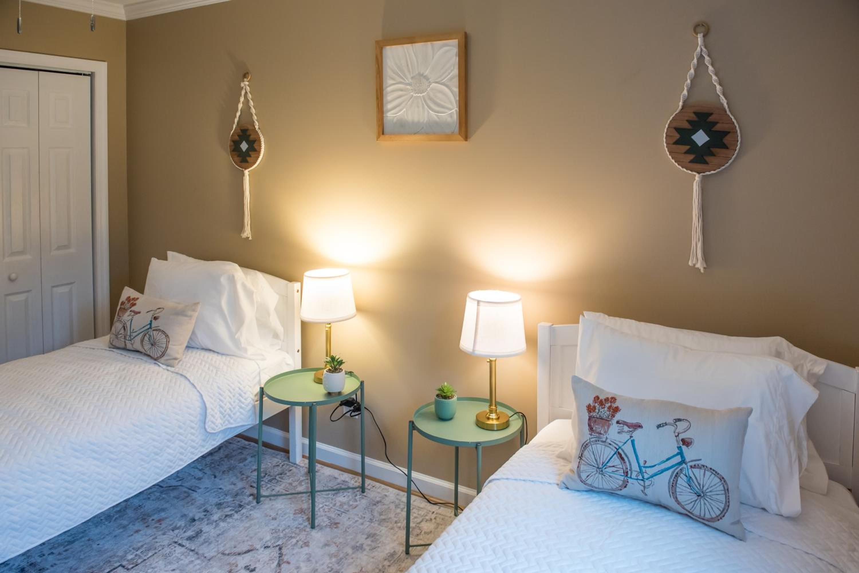 Sunnyside Bungalow Spacious Family Retreat