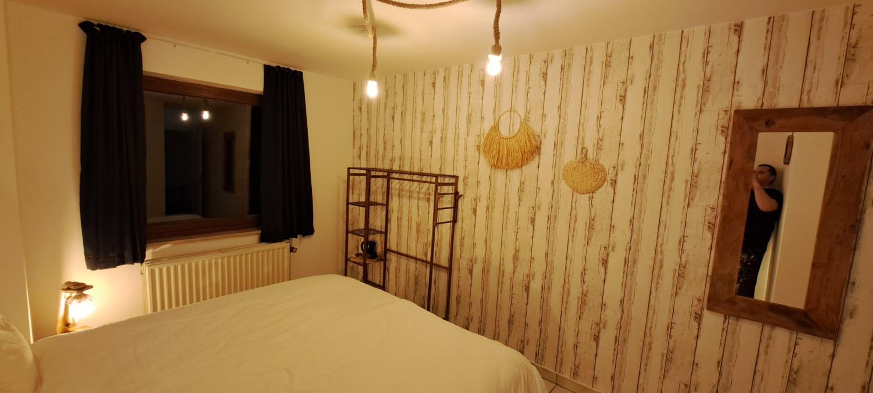 Auberge Chez Dikke Vriend, Chambres et taverne