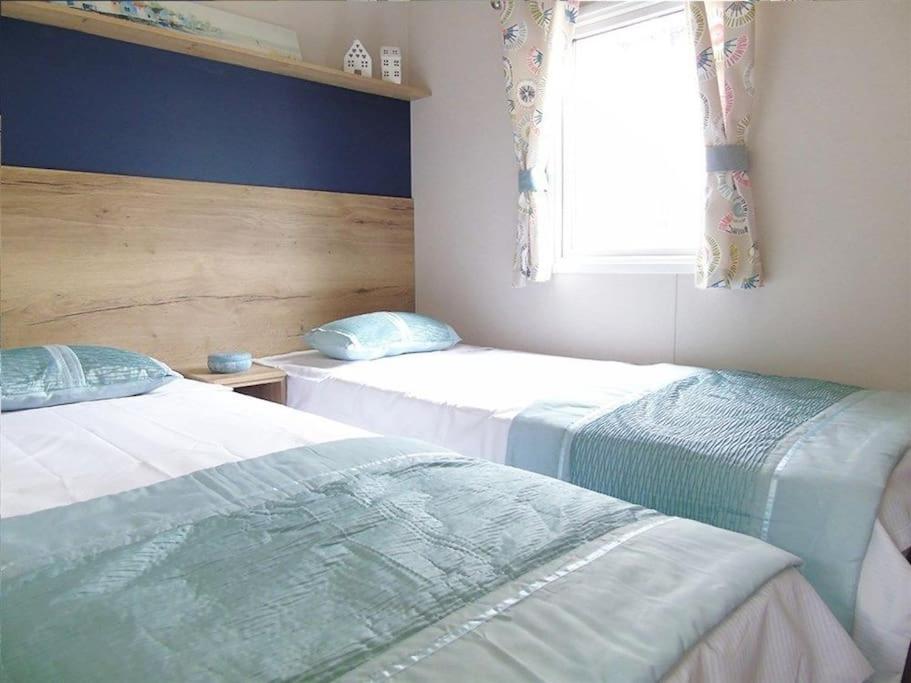 Leylandii 2 Bed Holiday Home in picturesque town. view 3