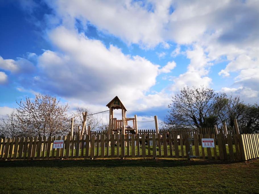 Leylandii 2 Bed Holiday Home in picturesque town. view 5