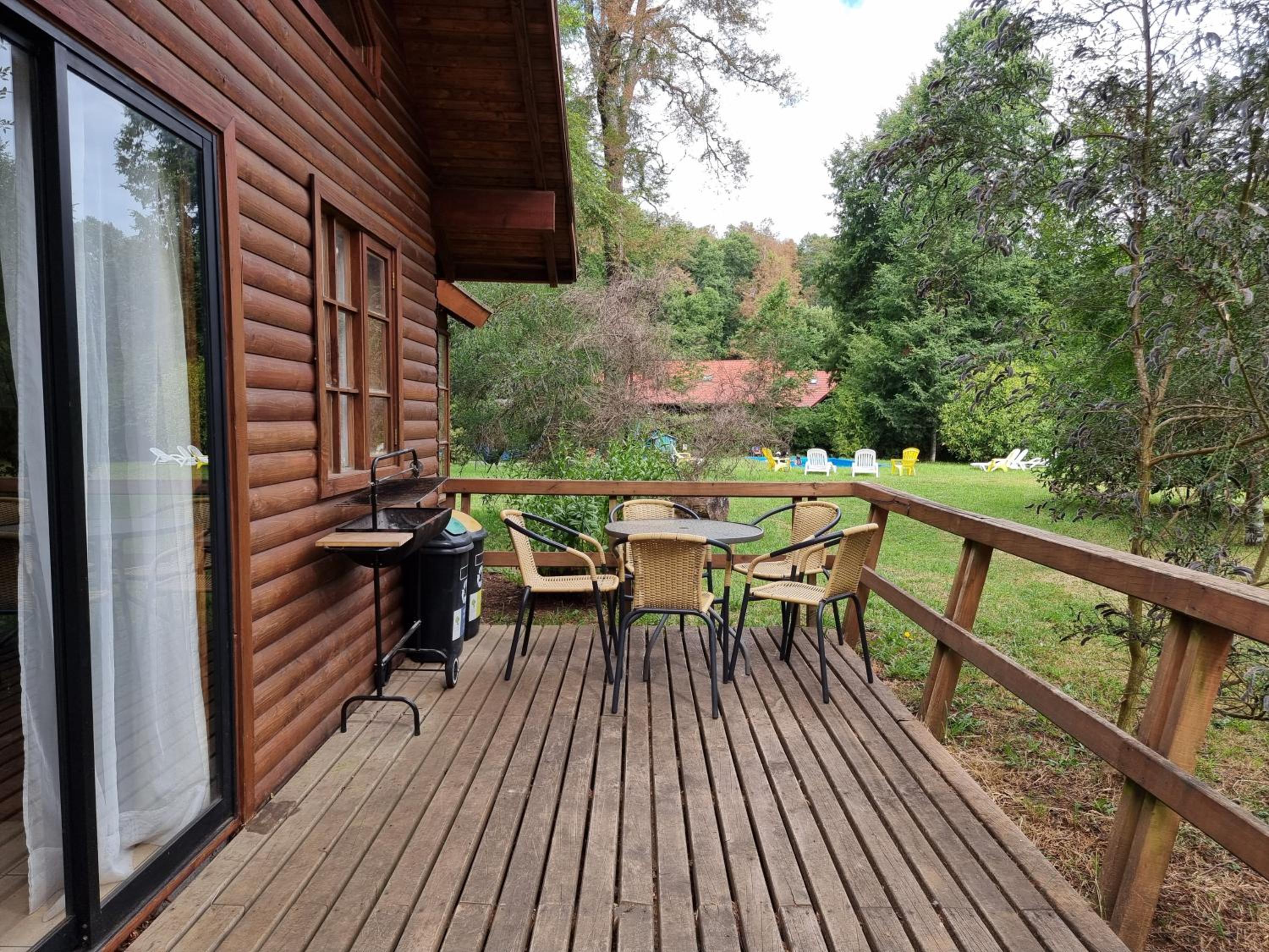 La Casa del Árbol Villarrica Cabañas-Piscina-Tinajas