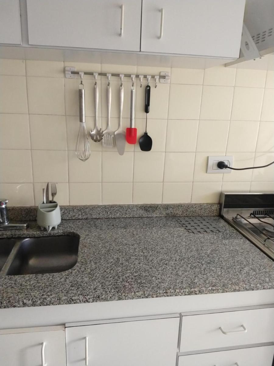 Cómodo y luminoso, 1 dormitorio, cocina, balcón