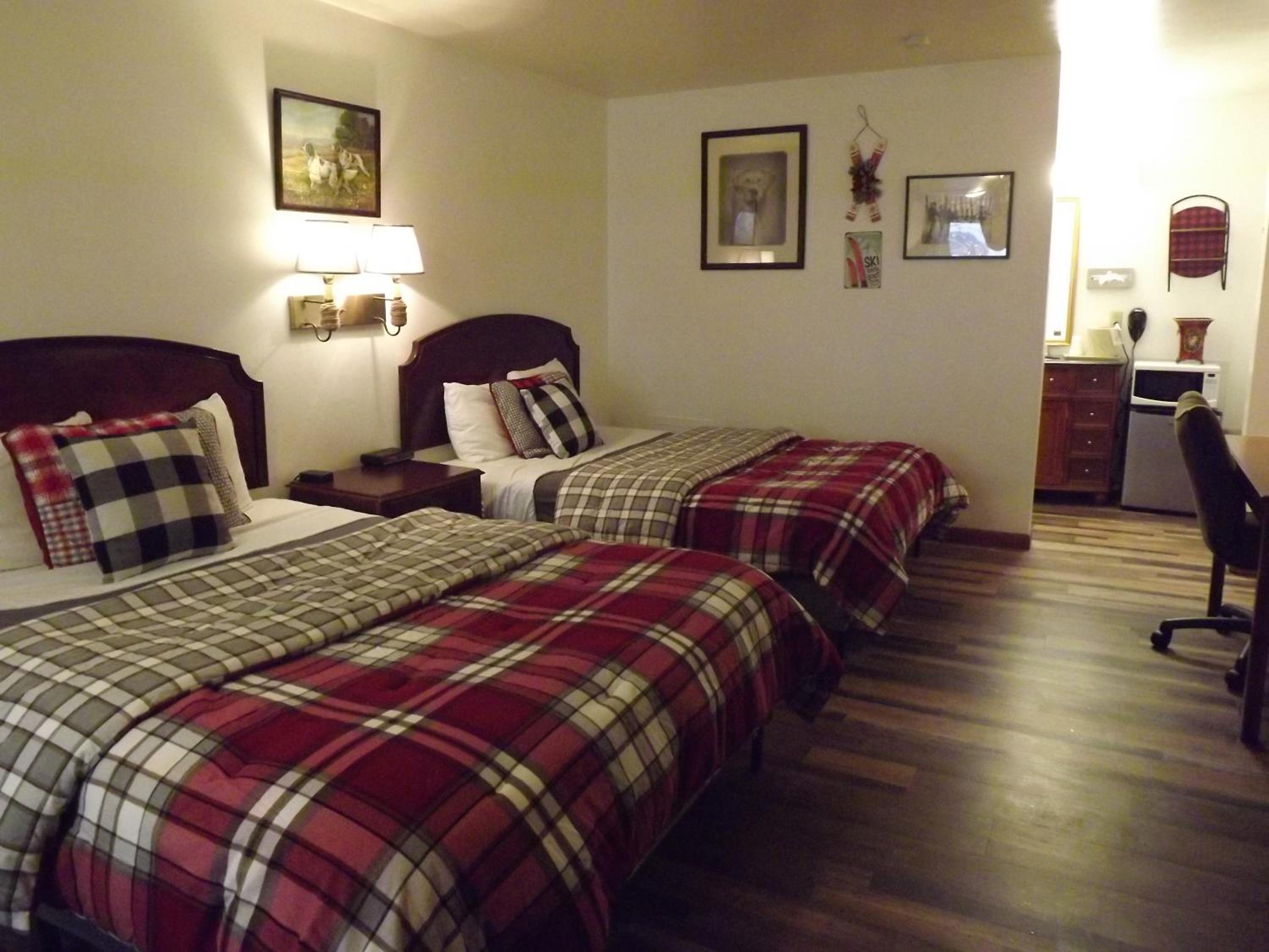Crest Country Inn