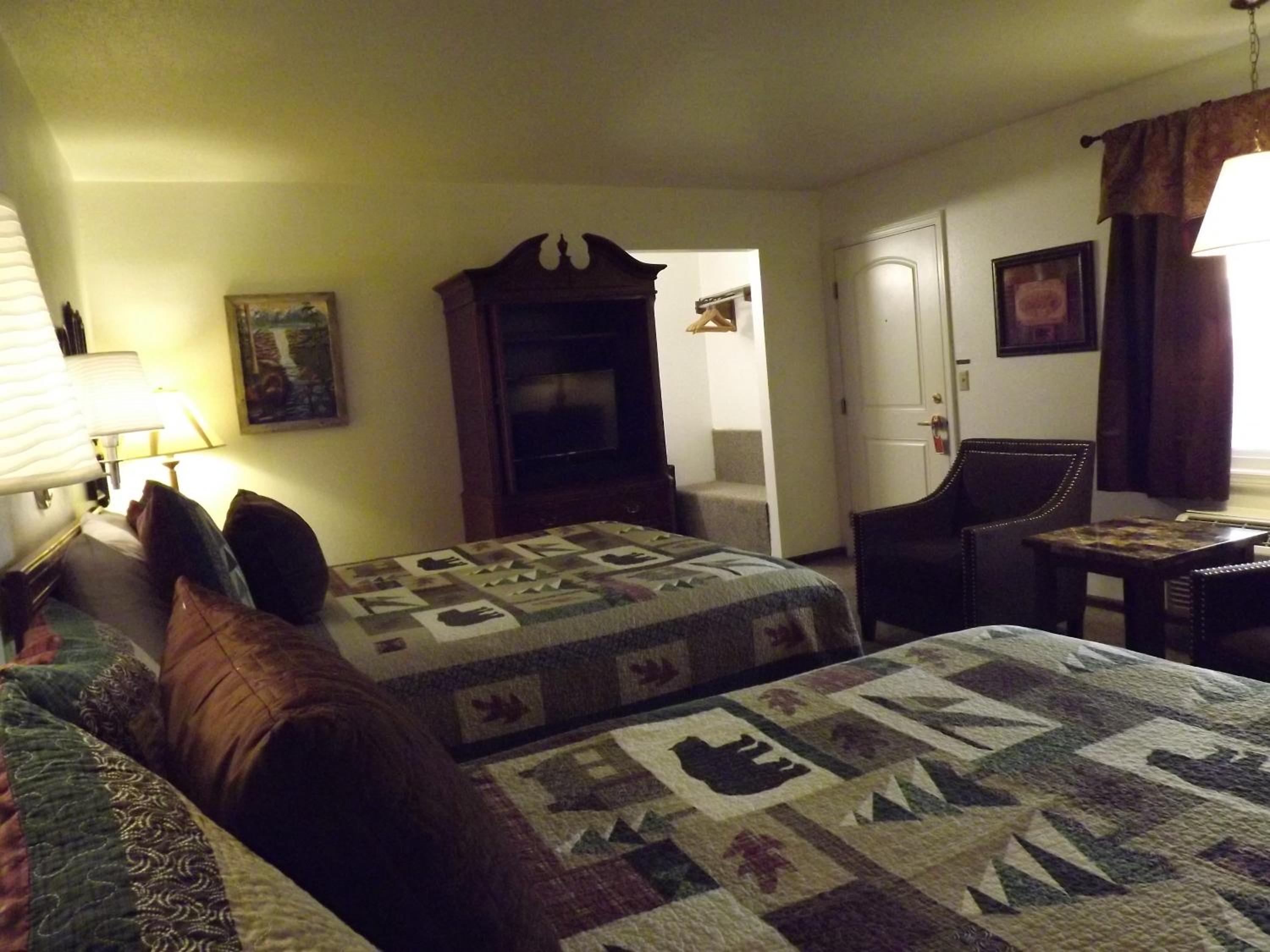 Crest Country Inn