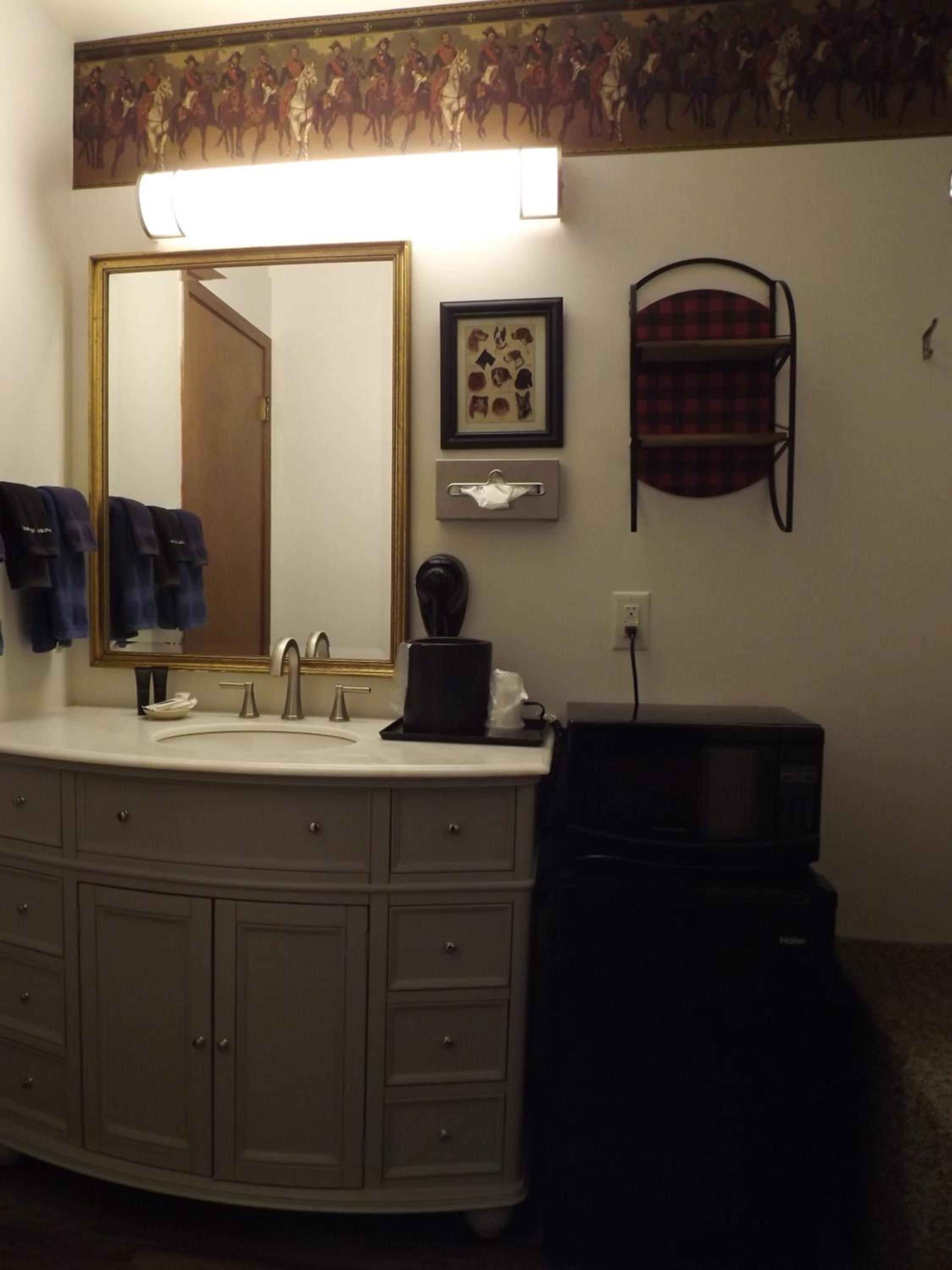 Crest Country Inn