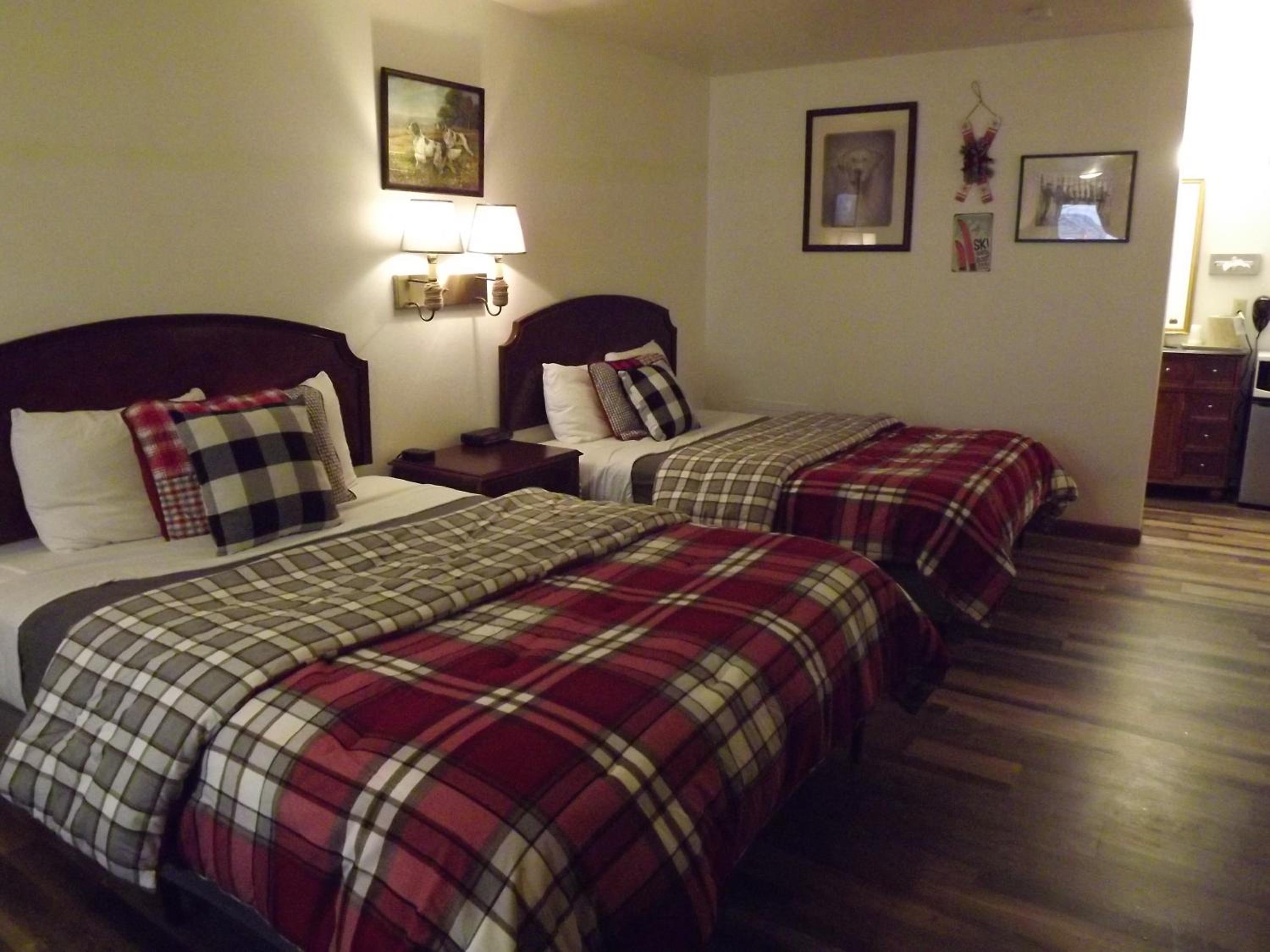 Crest Country Inn