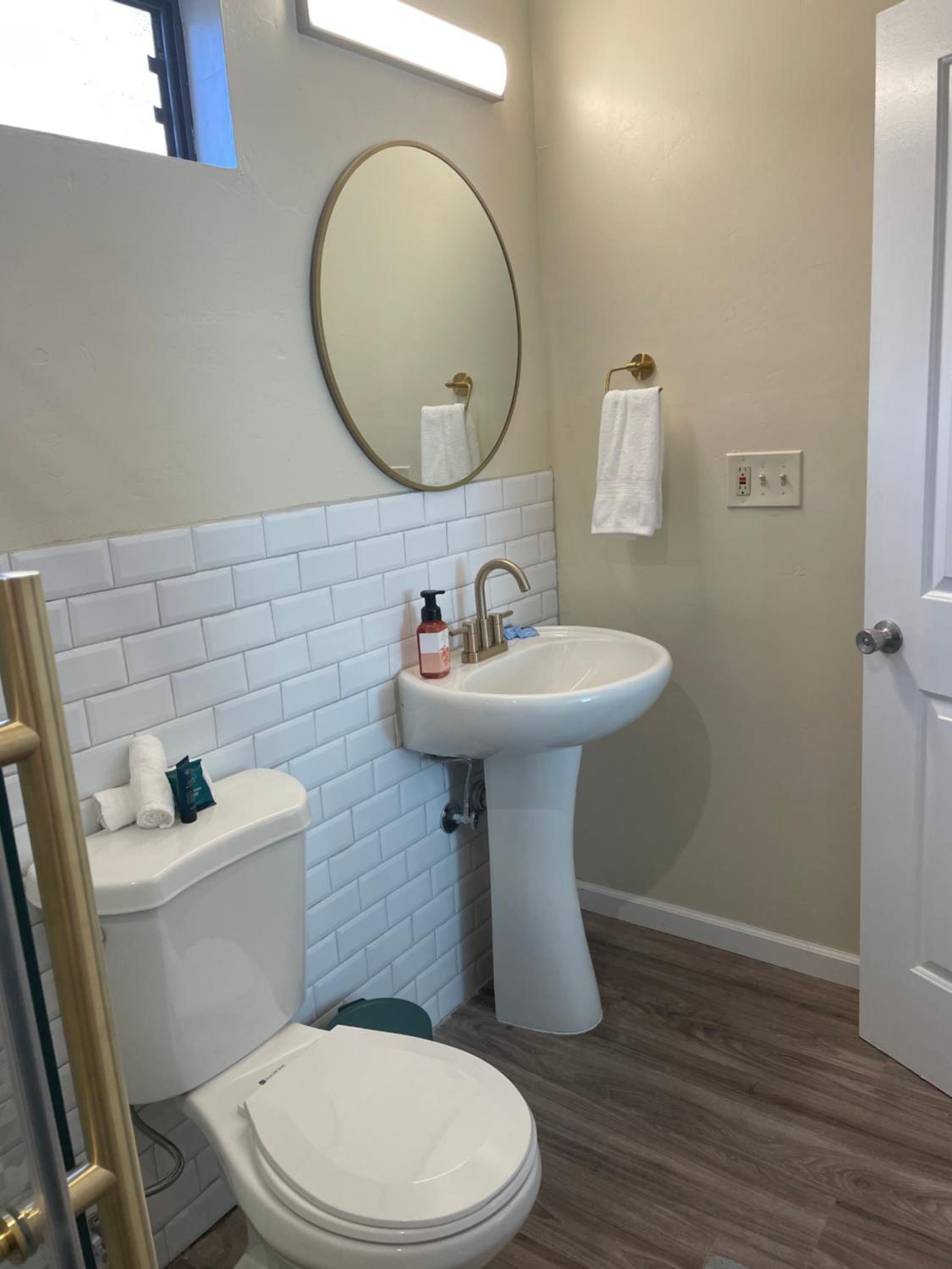Vintage charm vacation home with modern comforts near Old Town view 4