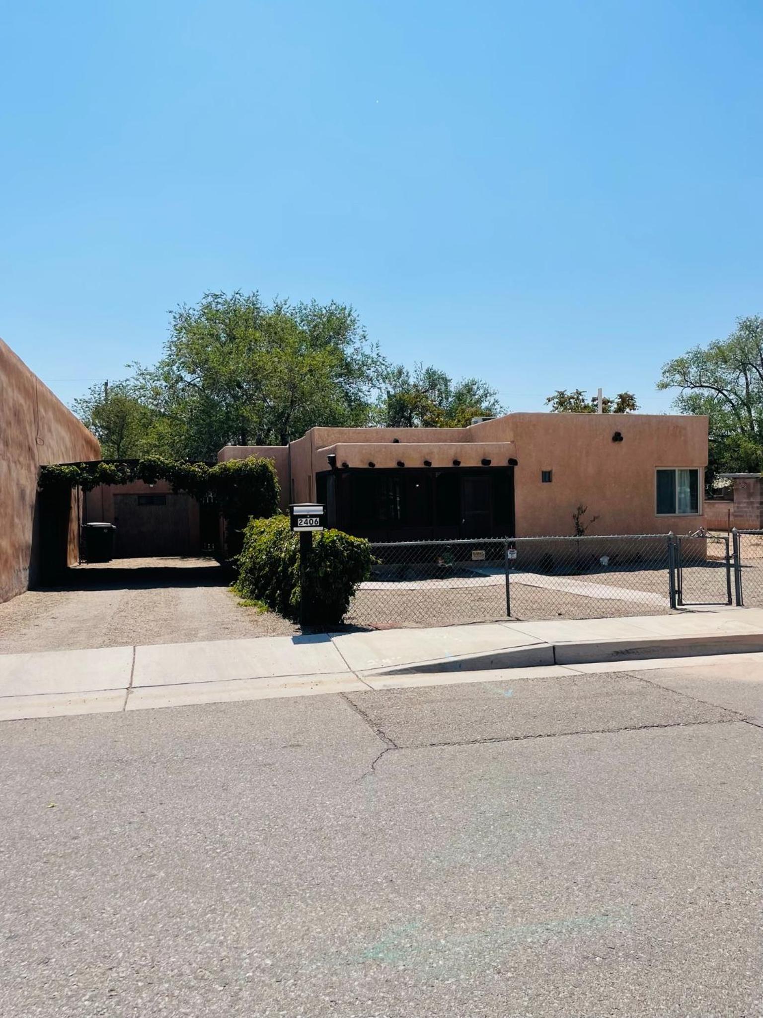 Vintage charm vacation home with modern comforts near Old Town view 3