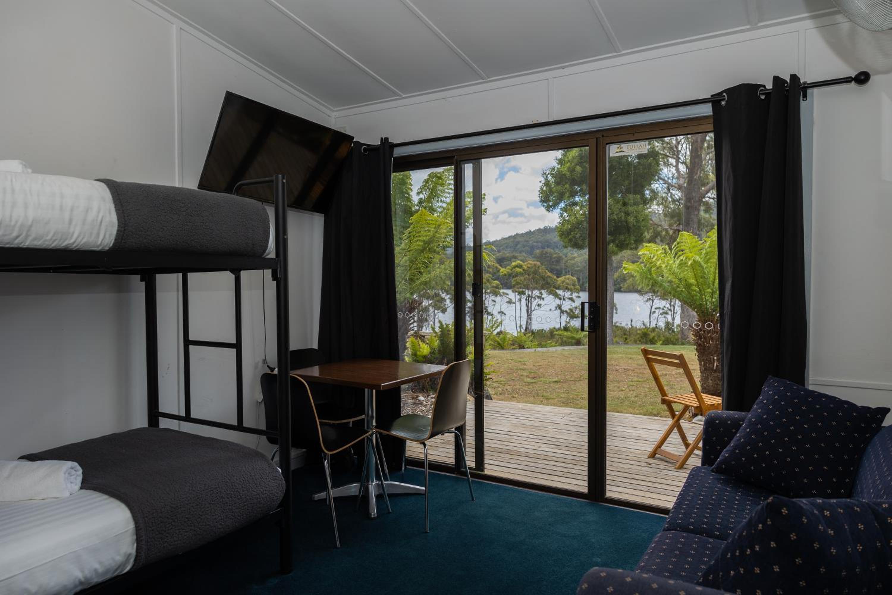 Tullah Lakeside Lodge