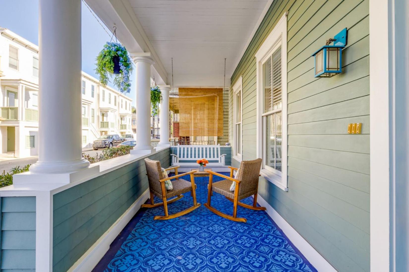 Southern Charmer-Historic District Downtown-Front Porch-Walk Score 90!!- FREE Private Parking-1 Min Walk to Forsyth Park view 5