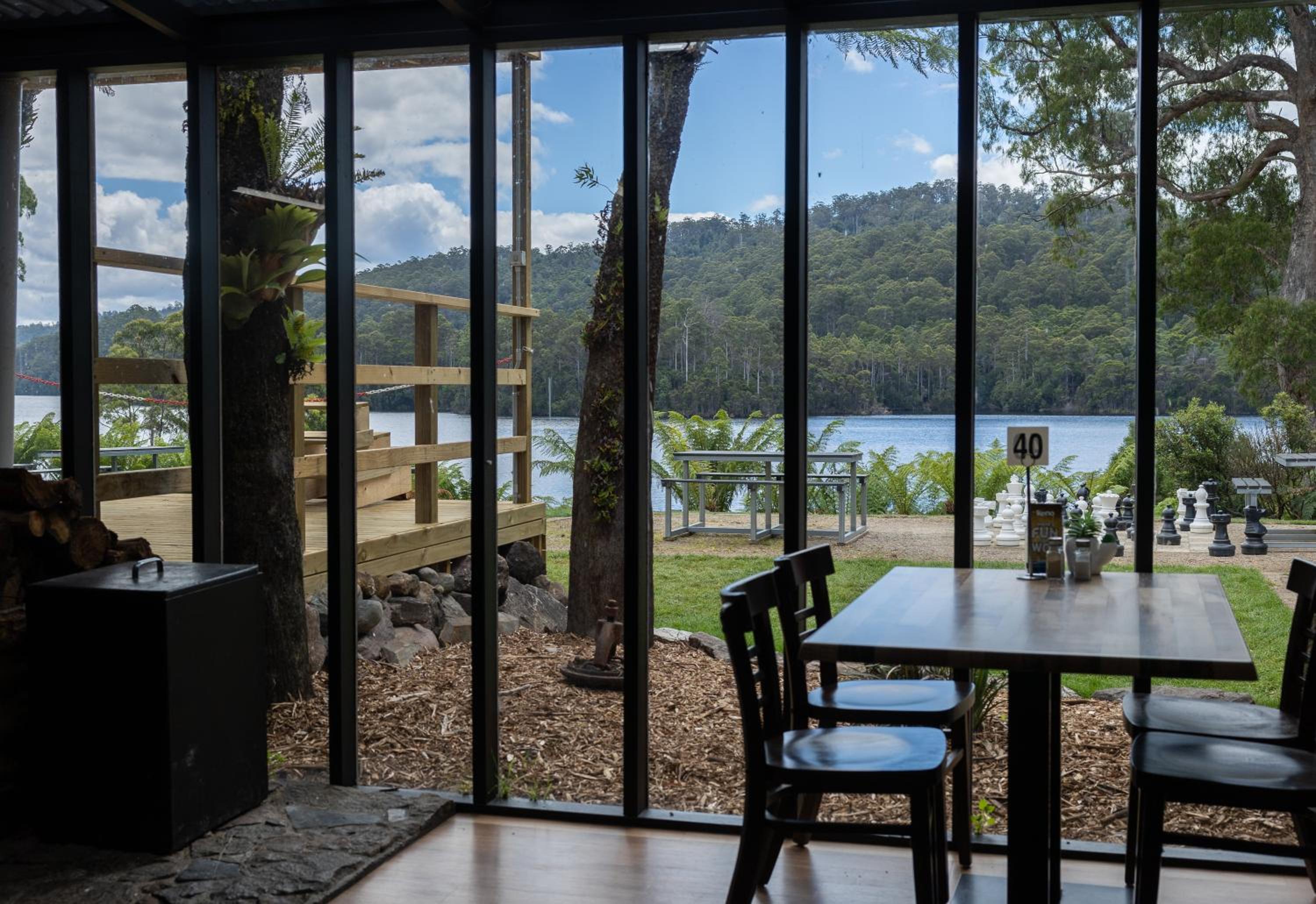 Tullah Lakeside Lodge