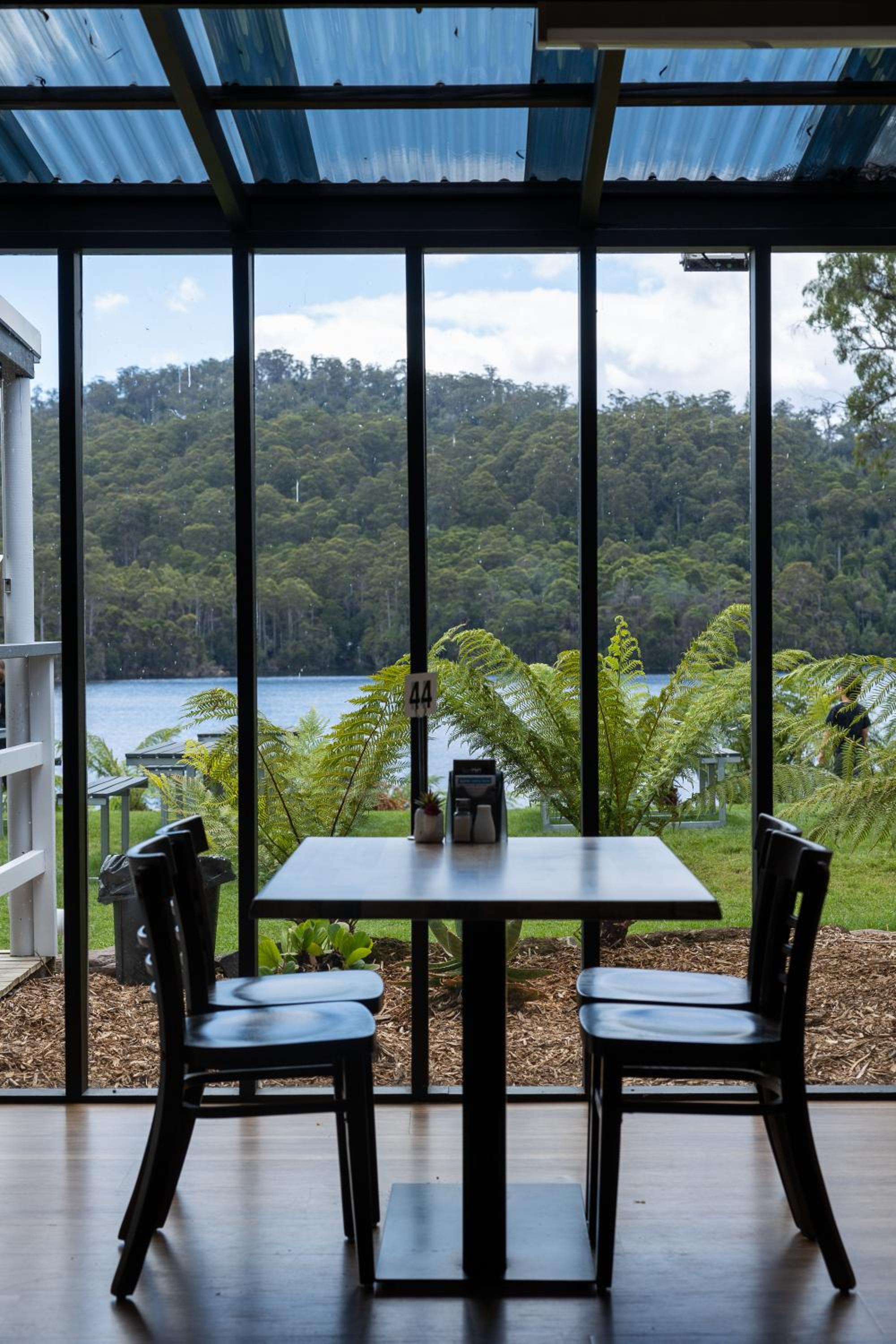 Tullah Lakeside Lodge
