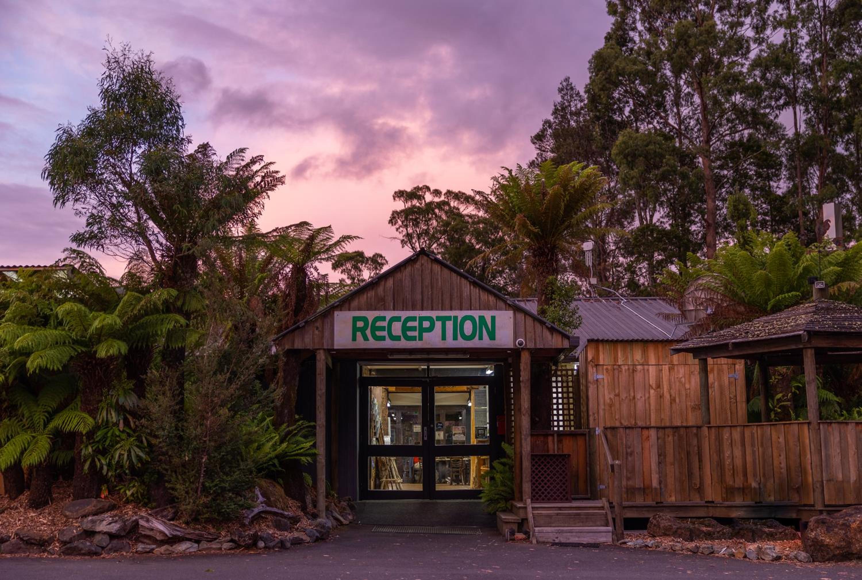 Tullah Lakeside Lodge