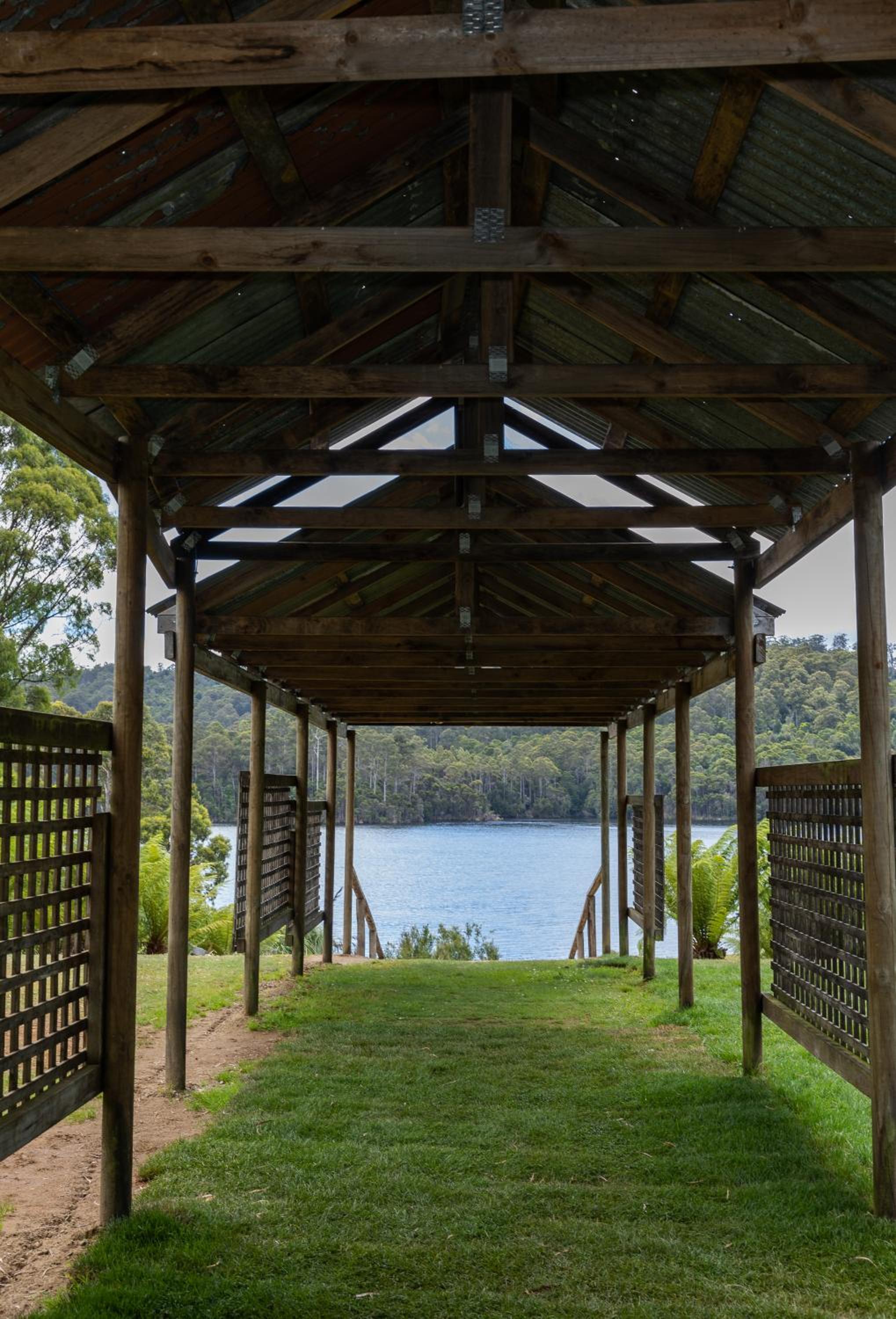 Tullah Lakeside Lodge