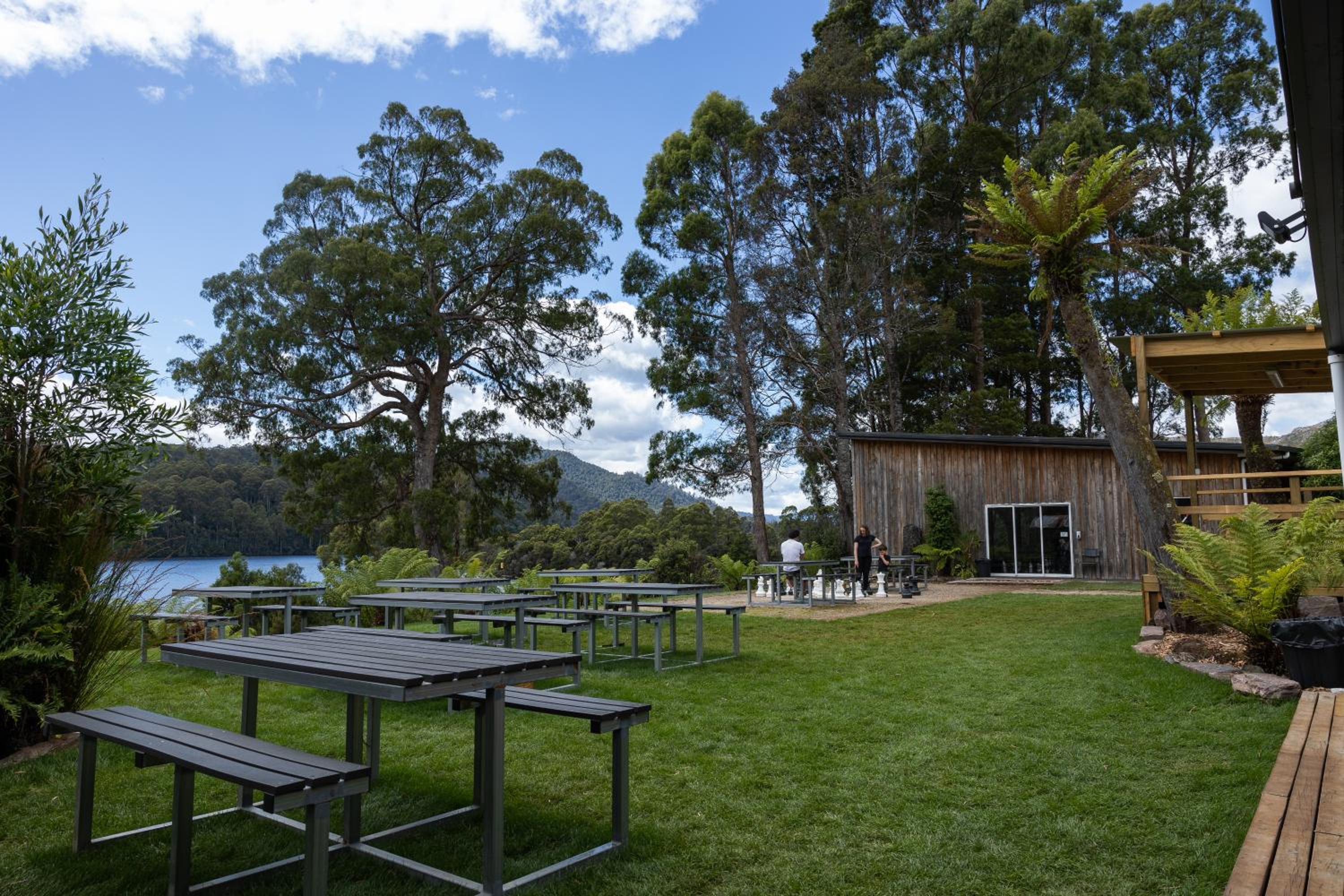 Tullah Lakeside Lodge