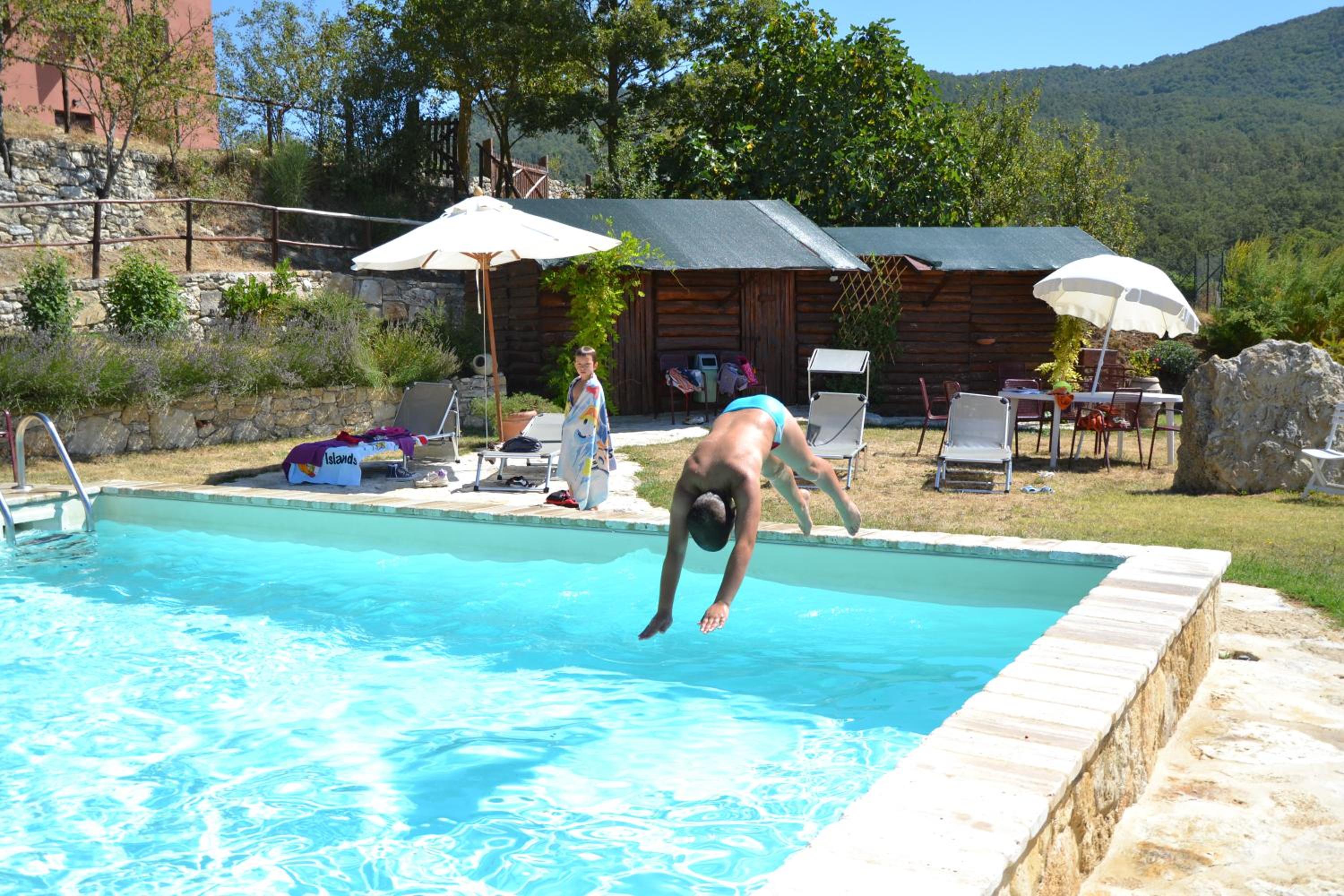 Il Borgo Del Lupo Relax Family Apartments in Tuscany with Restaurant & Swimming Pool