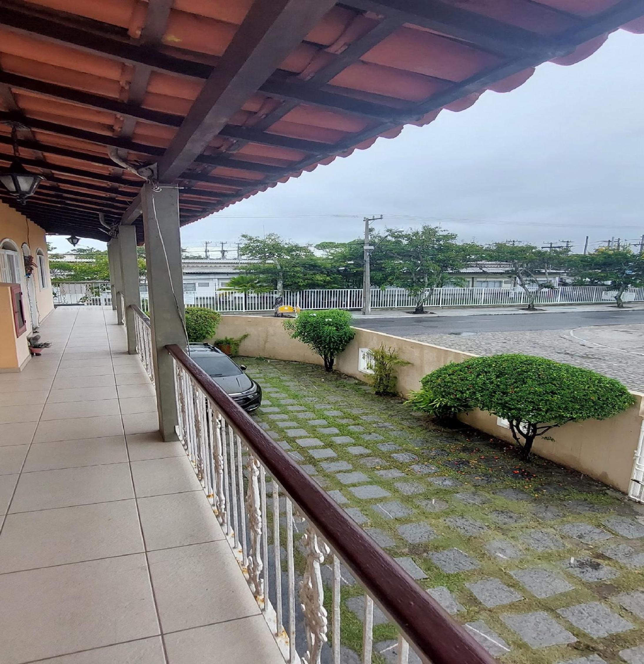 Ótimo apto de quarto, sala, cozinha e banheiro em Cabo Frio - caução garantia 200,00 - acomoda até 6 pessoas confortavelmente em camas - WiFi na área exter