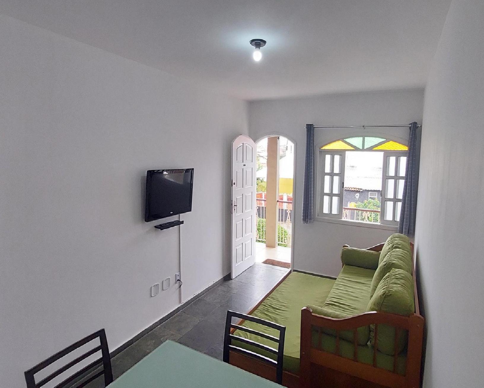 Ótimo apto de quarto, sala, cozinha e banheiro em Cabo Frio - caução garantia 200,00 - acomoda até 6 pessoas confortavelmente em camas - WiFi na área exter