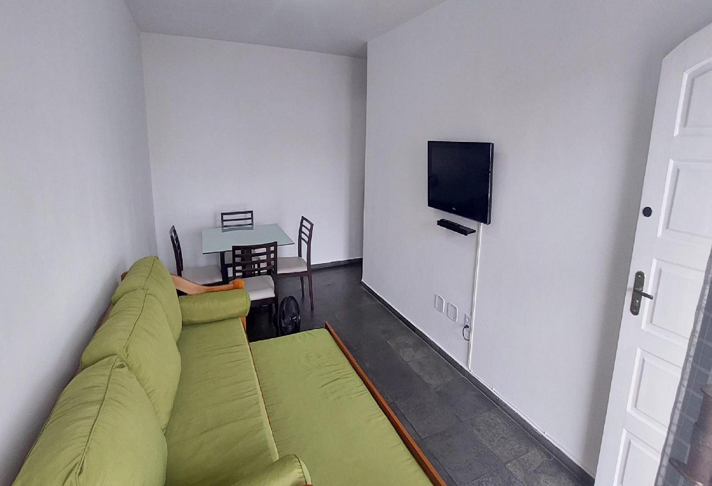 Ótimo apto de quarto, sala, cozinha e banheiro em Cabo Frio - caução garantia 200,00 - acomoda até 6 pessoas confortavelmente em camas - WiFi na área exter