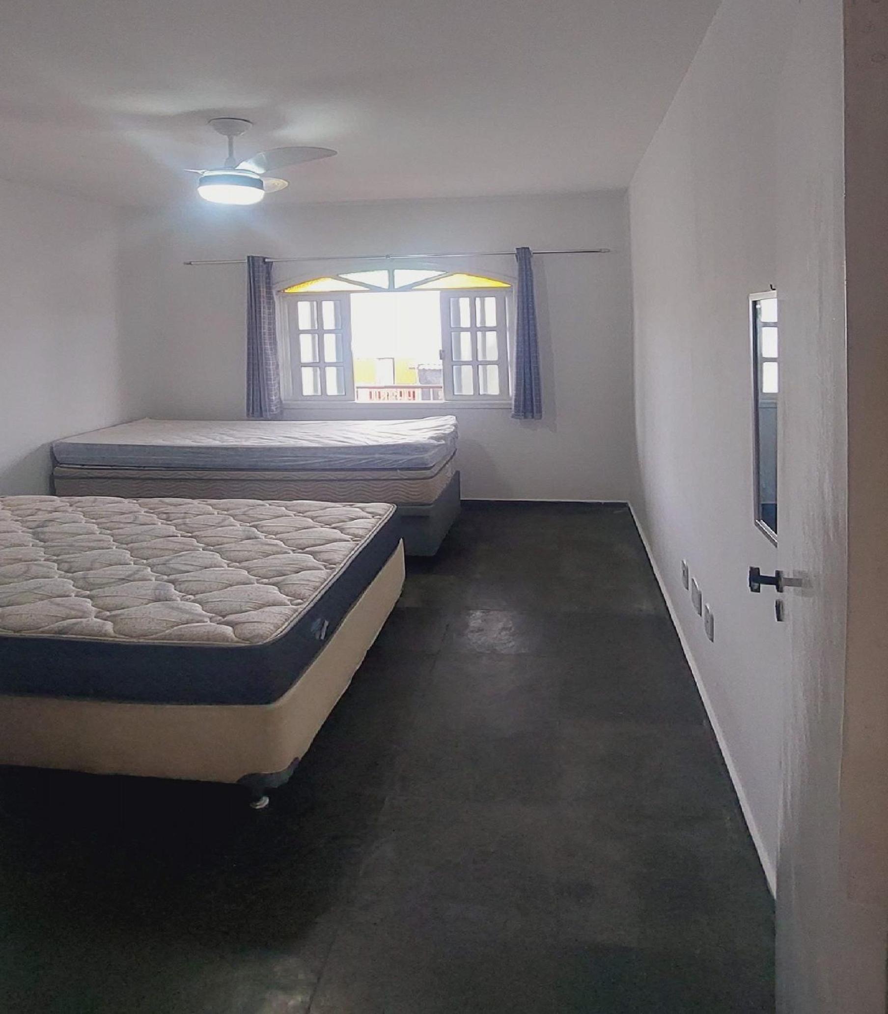 Ótimo apto de quarto, sala, cozinha e banheiro em Cabo Frio - caução garantia 200,00 - acomoda até 6 pessoas confortavelmente em camas - WiFi na área exter