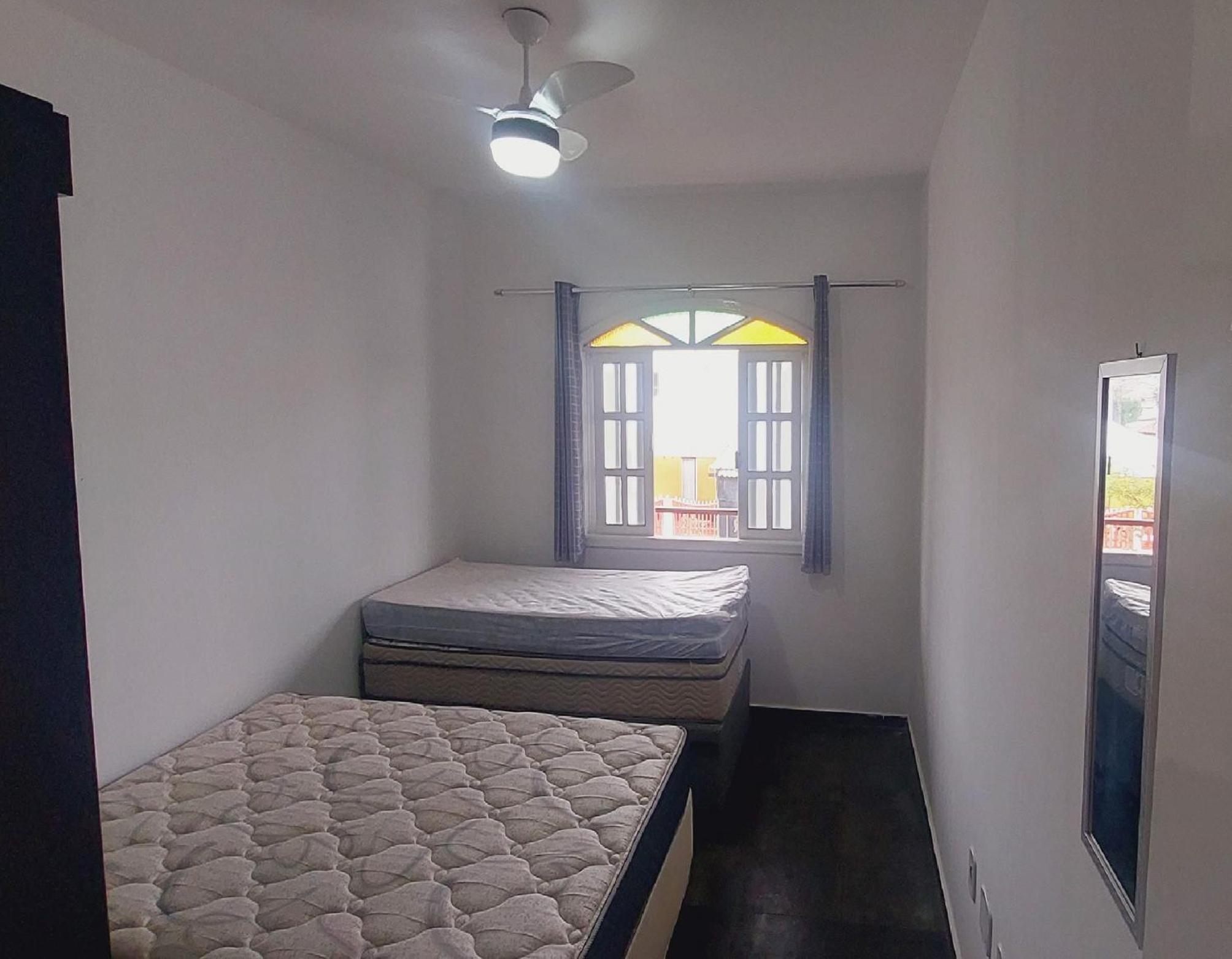 Ótimo apto de quarto, sala, cozinha e banheiro em Cabo Frio - caução garantia 200,00 - acomoda até 6 pessoas confortavelmente em camas - WiFi na área exter