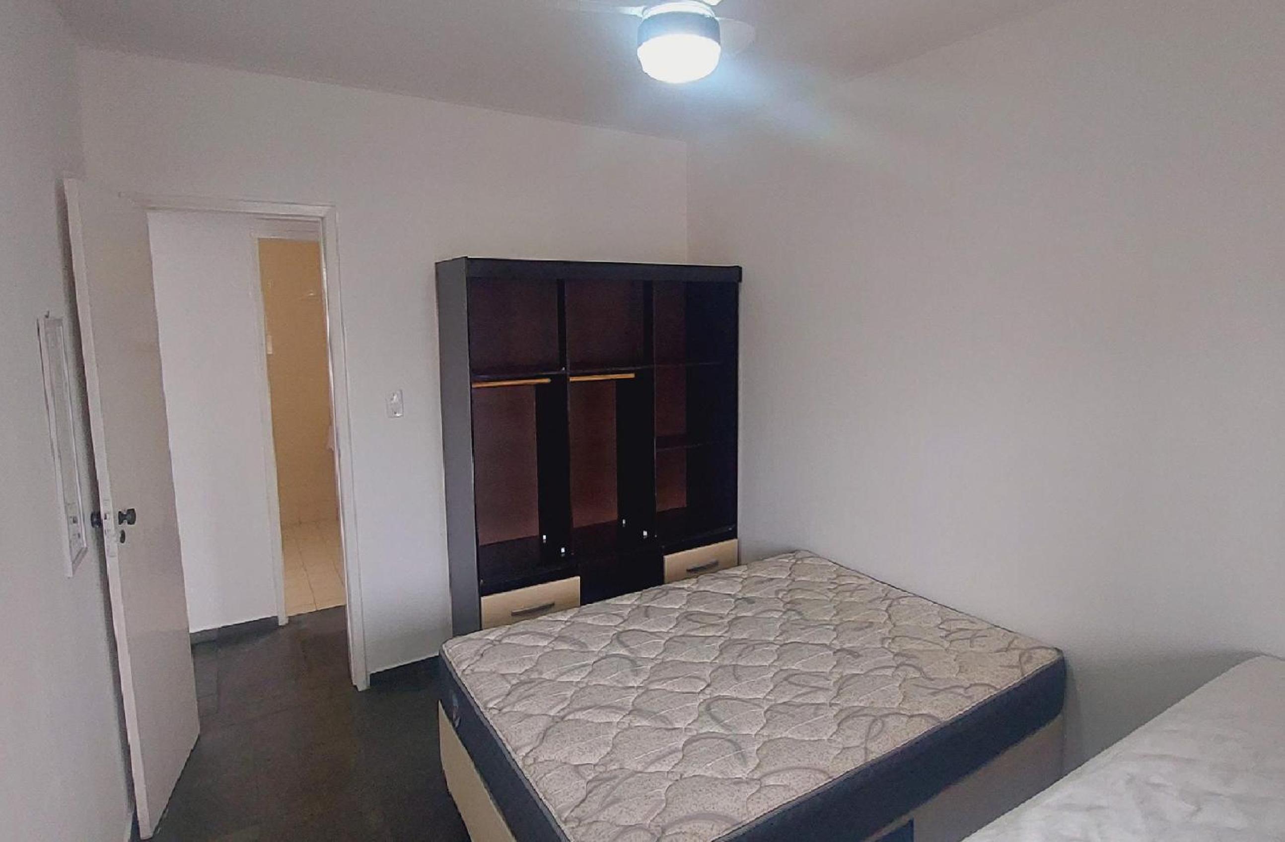 Ótimo apto de quarto, sala, cozinha e banheiro em Cabo Frio - caução garantia 200,00 - acomoda até 6 pessoas confortavelmente em camas - WiFi na área exter