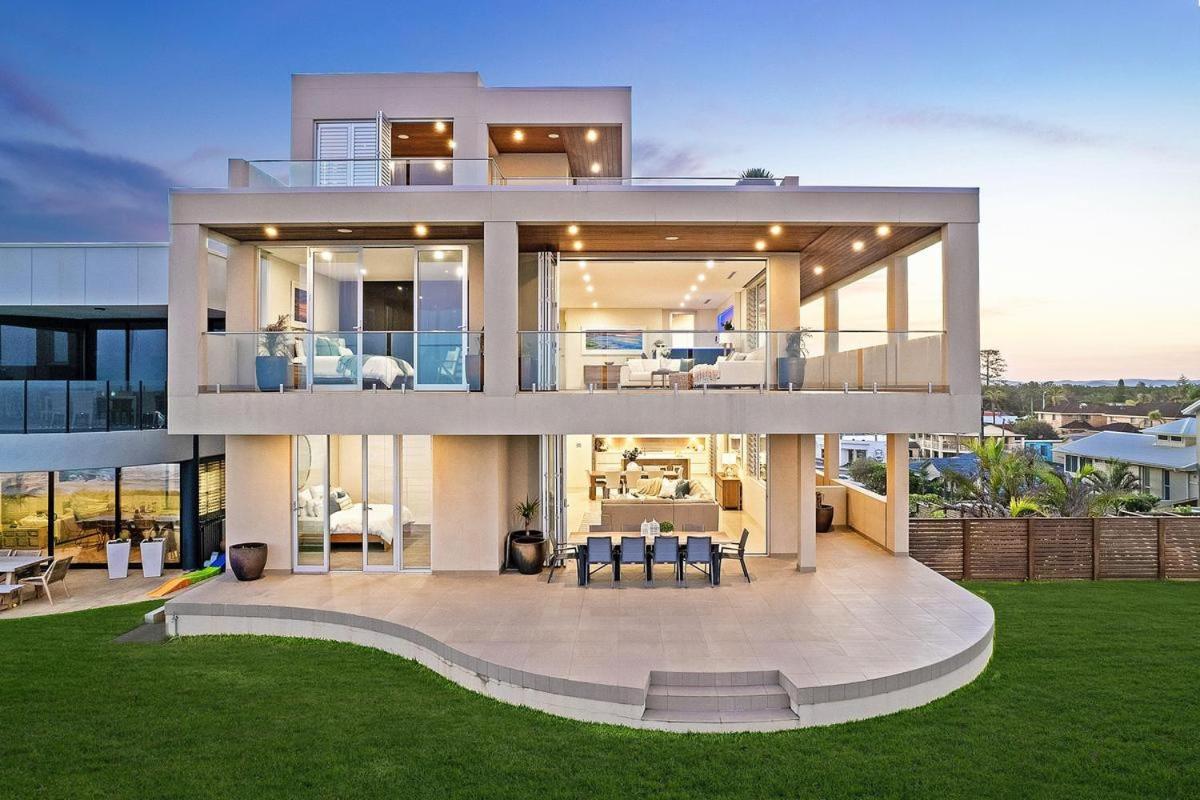 Serene Stay Breathtaking Beachfront with Spa