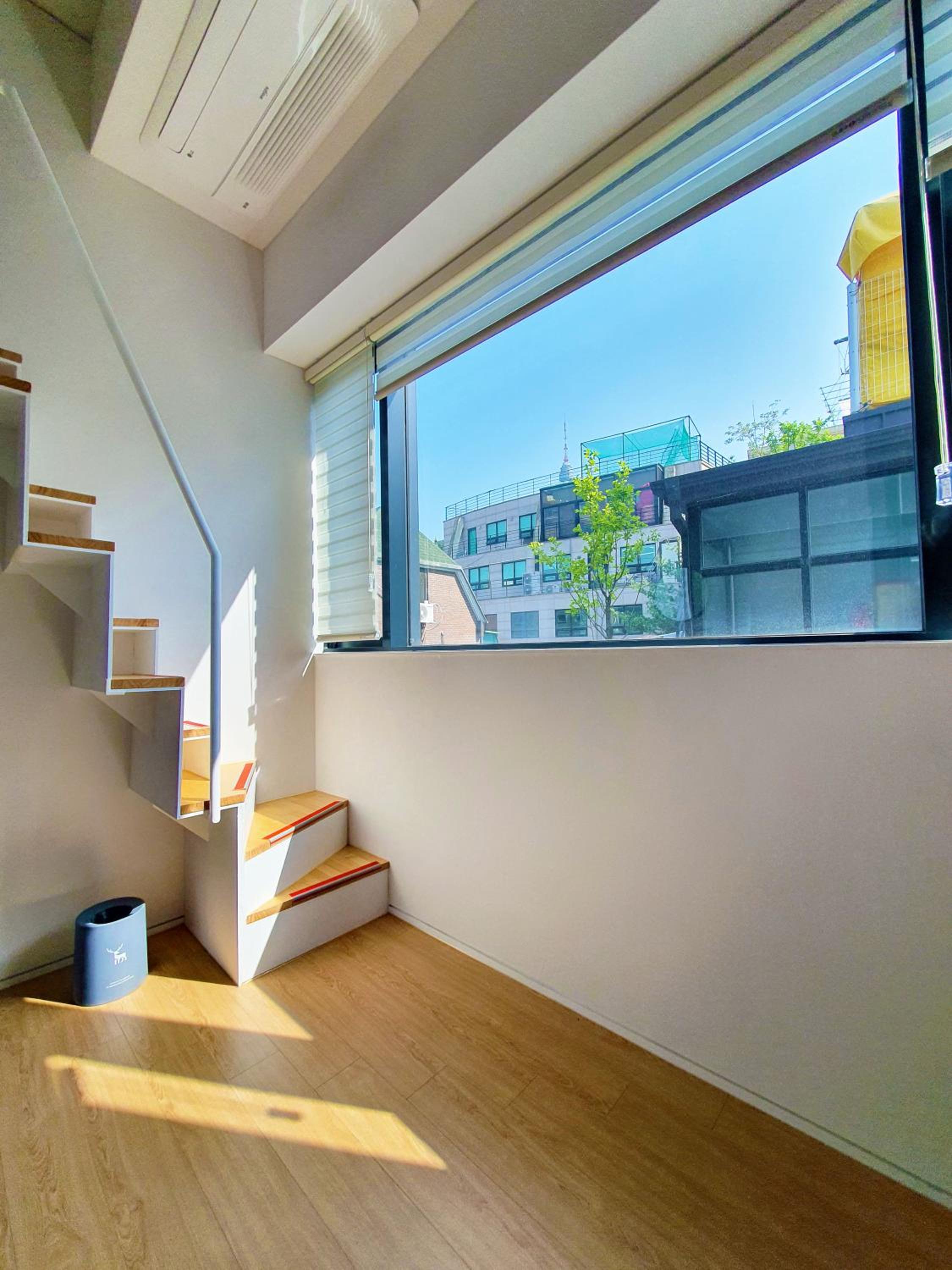 YOLO Guesthouse