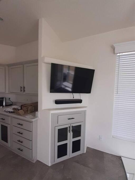 038 Dine & Unwind Tiny Home near Grand Canyon South Rim view 4
