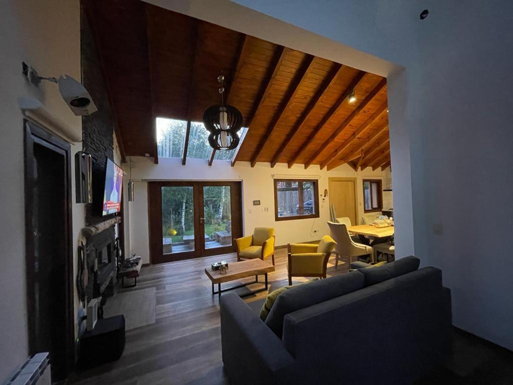 CASA AZUL LIMAY VILLA LA ANGOSTURA