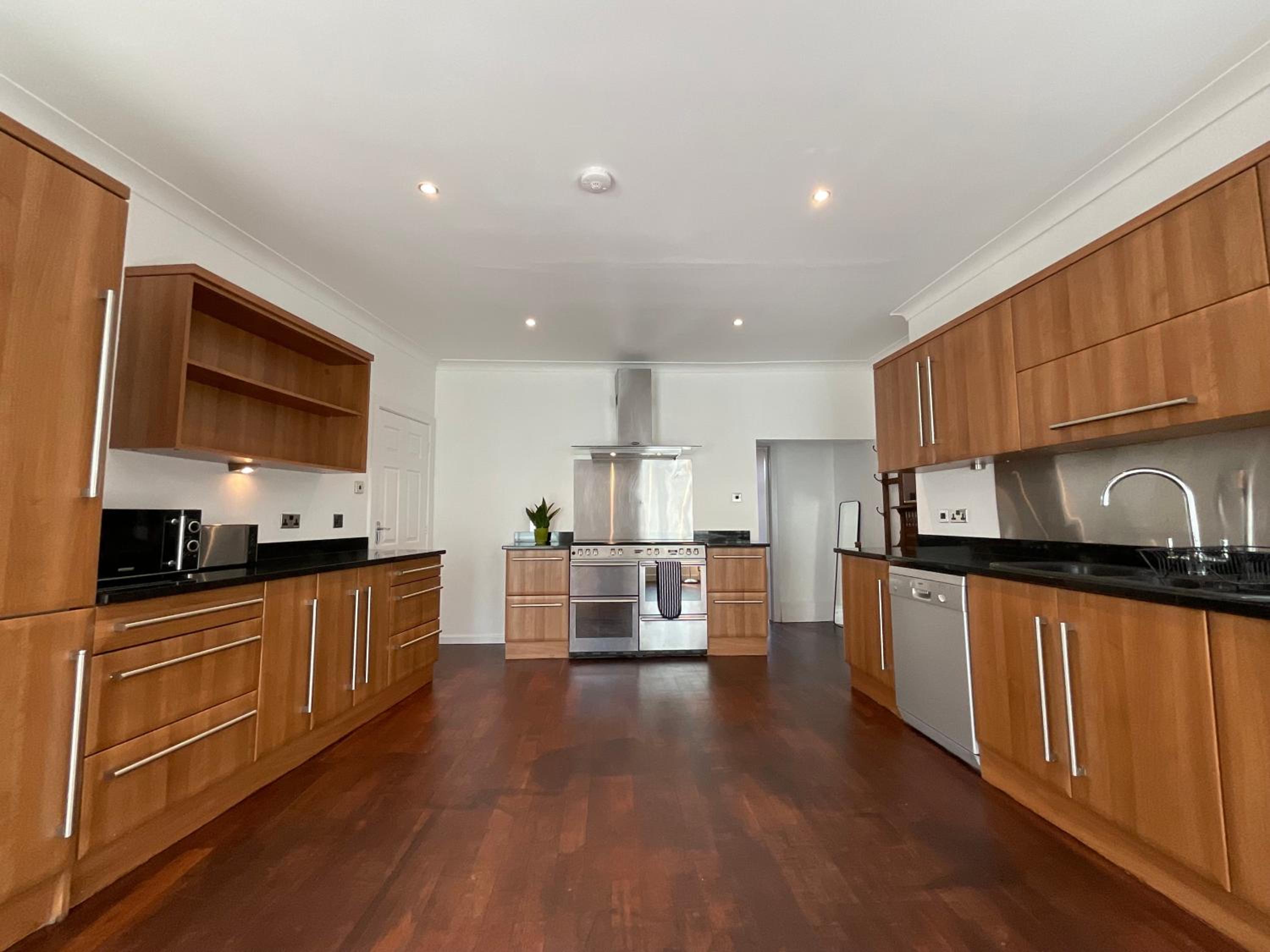 Large 4 double bedroomed townhouse in central Holmfirth view 4