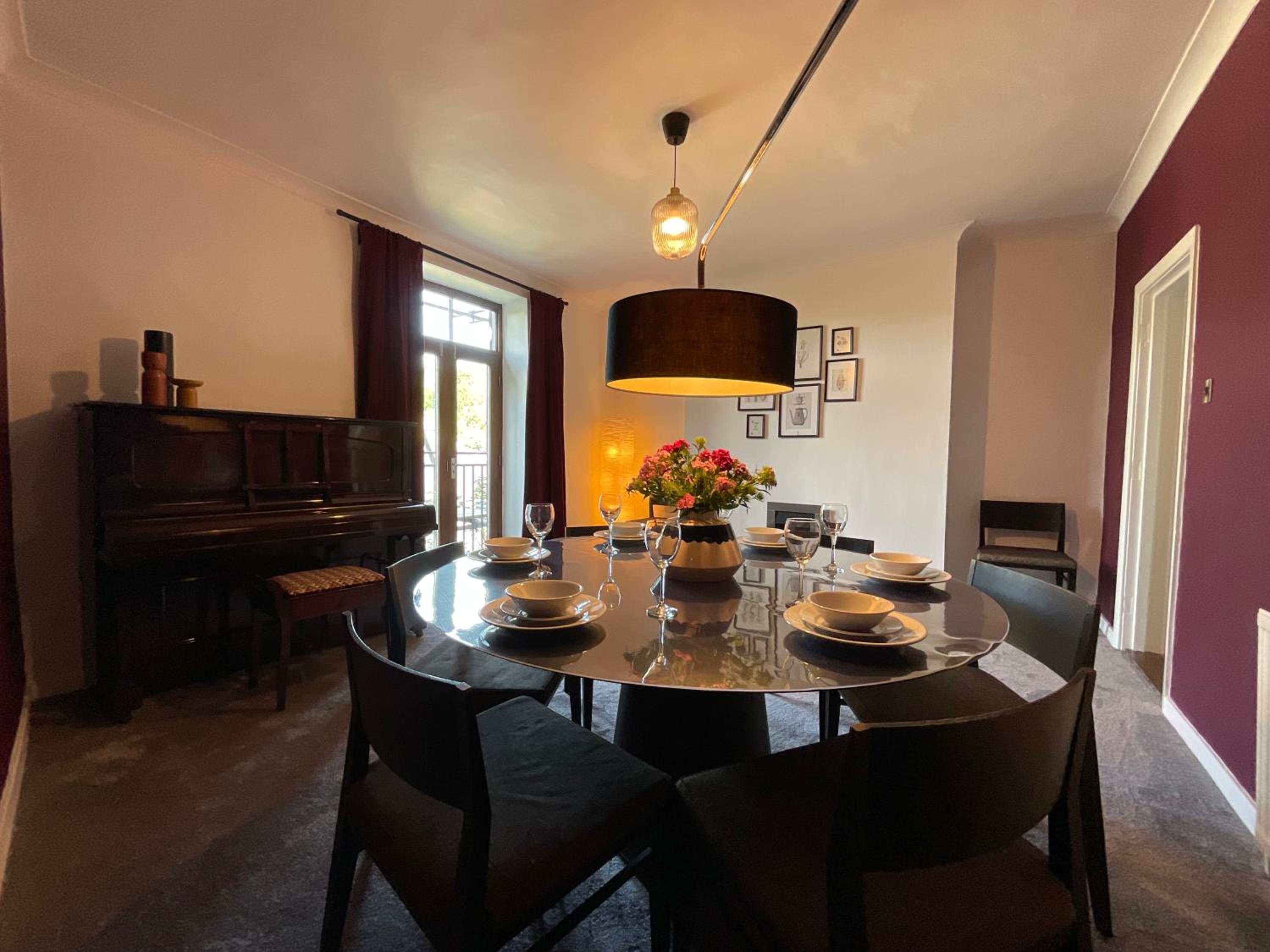 Large 4 double bedroomed townhouse in central Holmfirth view 2