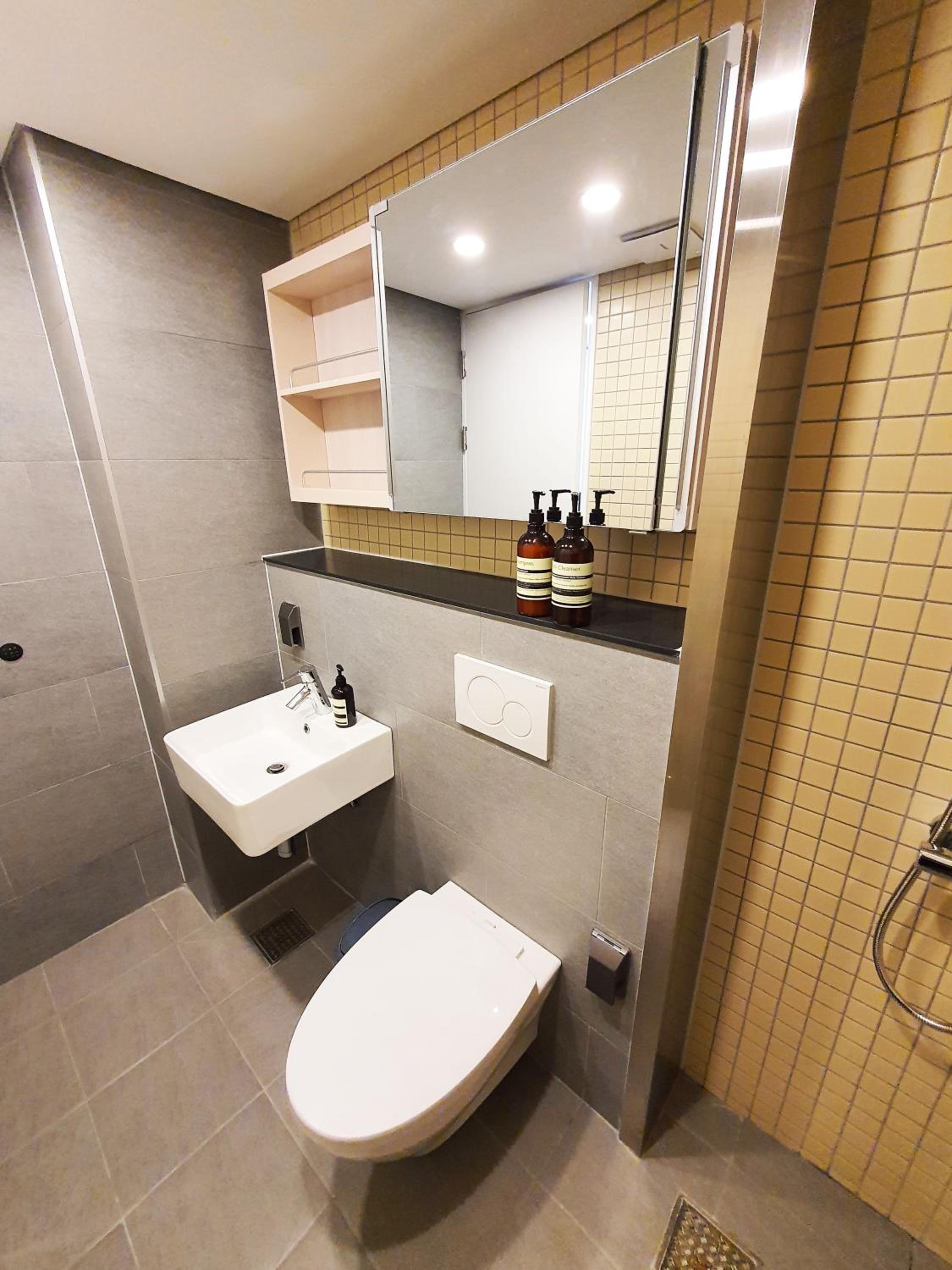 YOLO Guesthouse